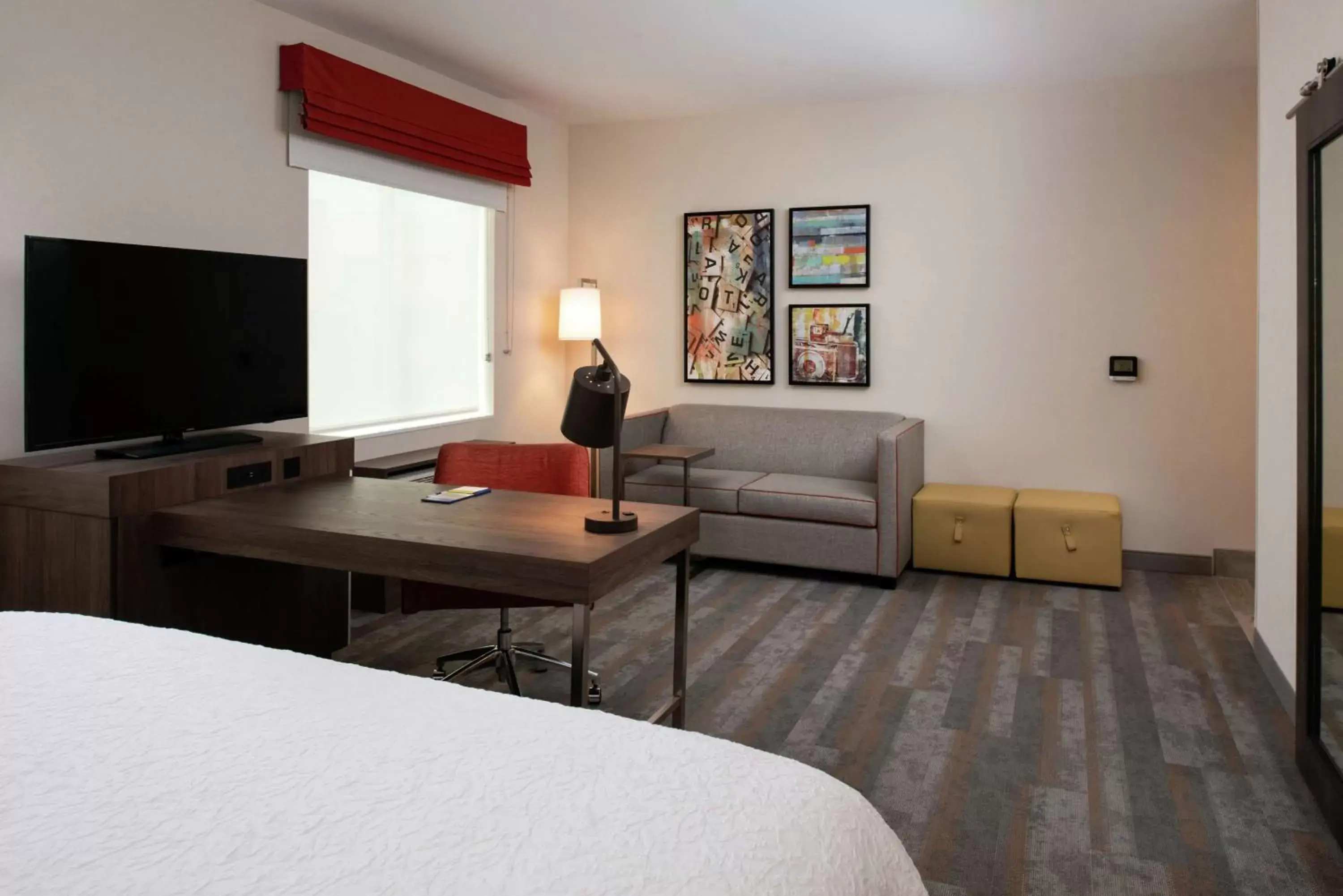Bedroom, Seating Area in Hampton Inn & Suites Buena Park