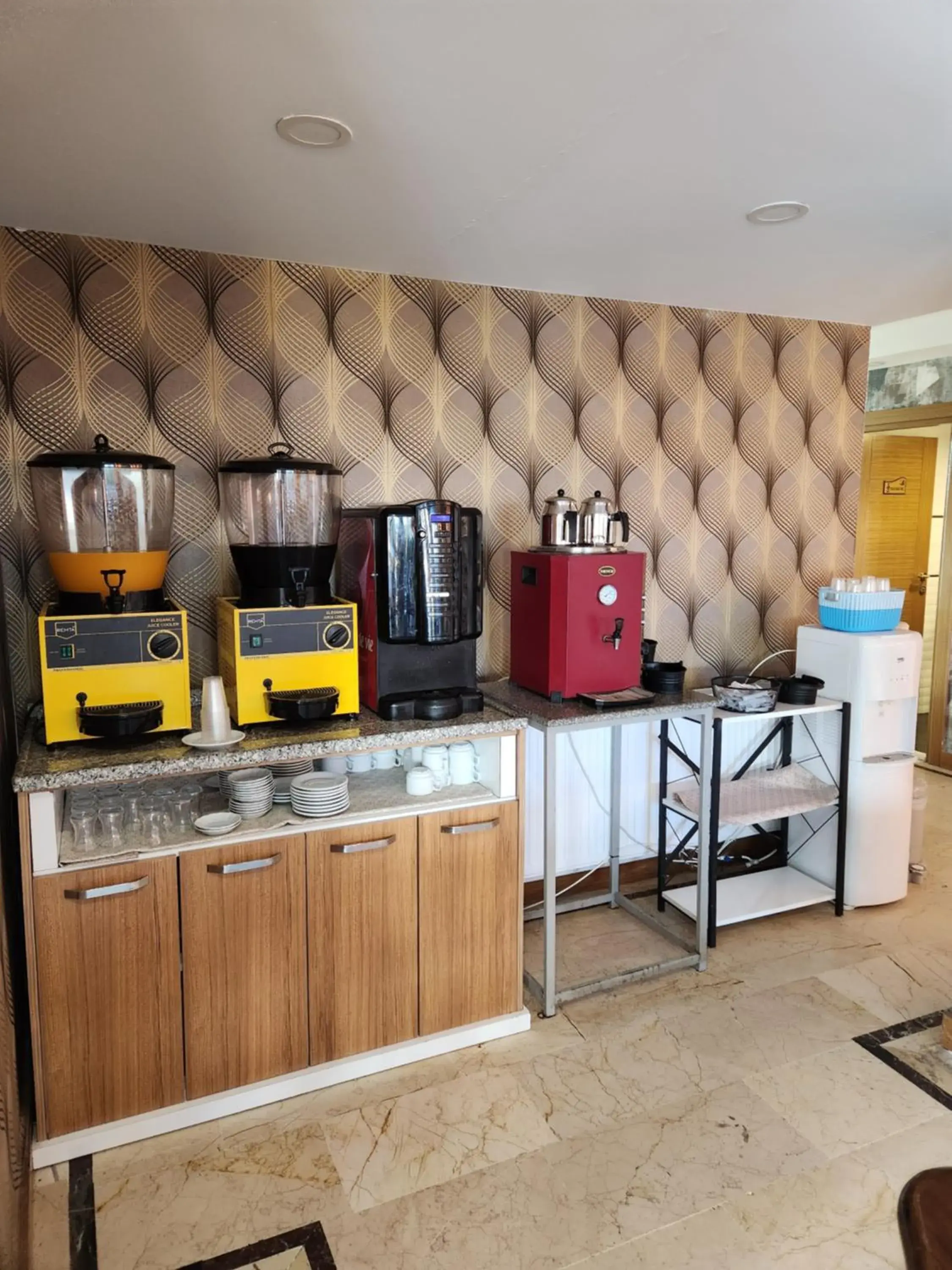 Coffee/tea facilities, Kitchen/Kitchenette in Esperanza Boutique Hotel