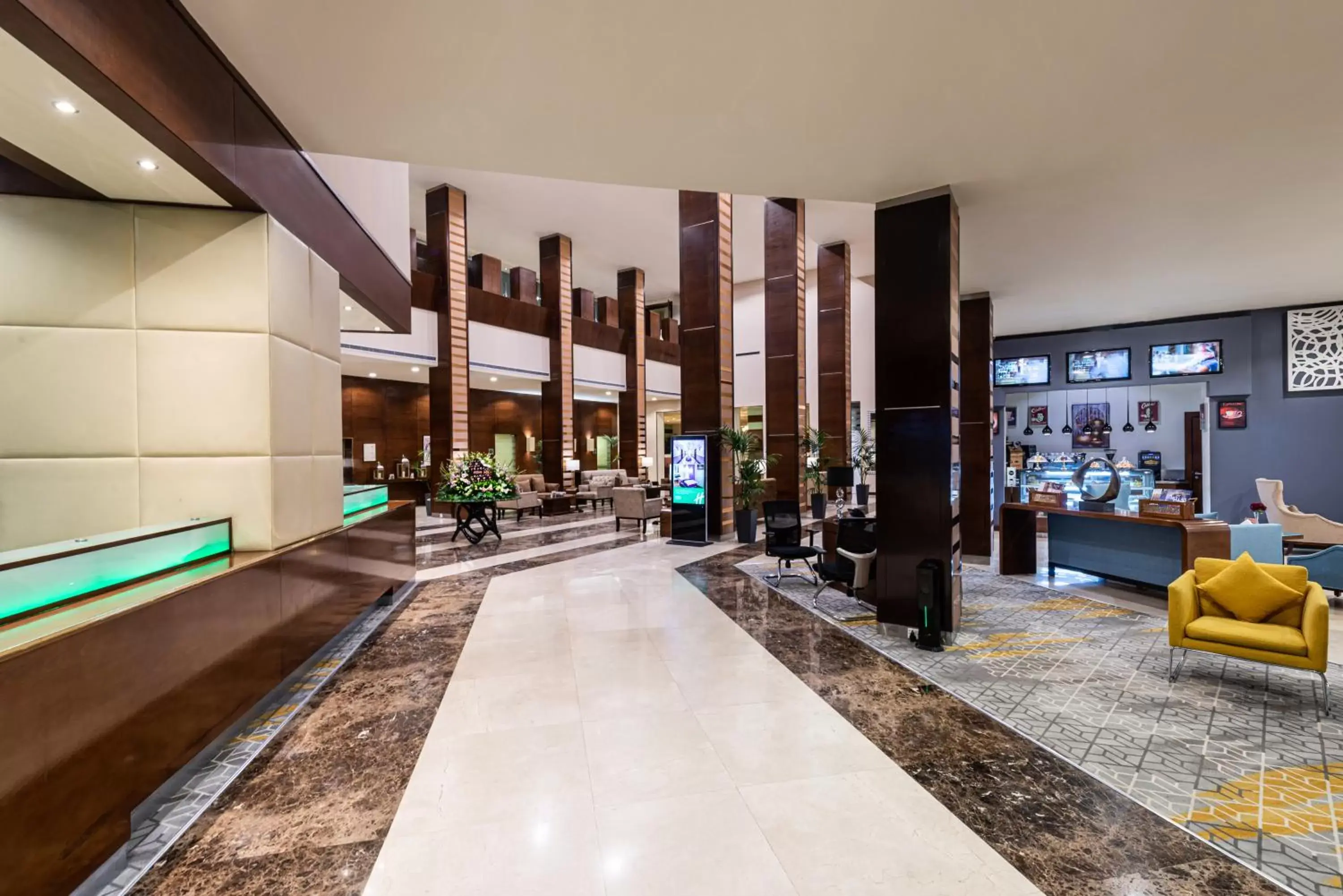 Living room, Lobby/Reception in Holiday Inn Riyadh Al Qasr, an IHG Hotel