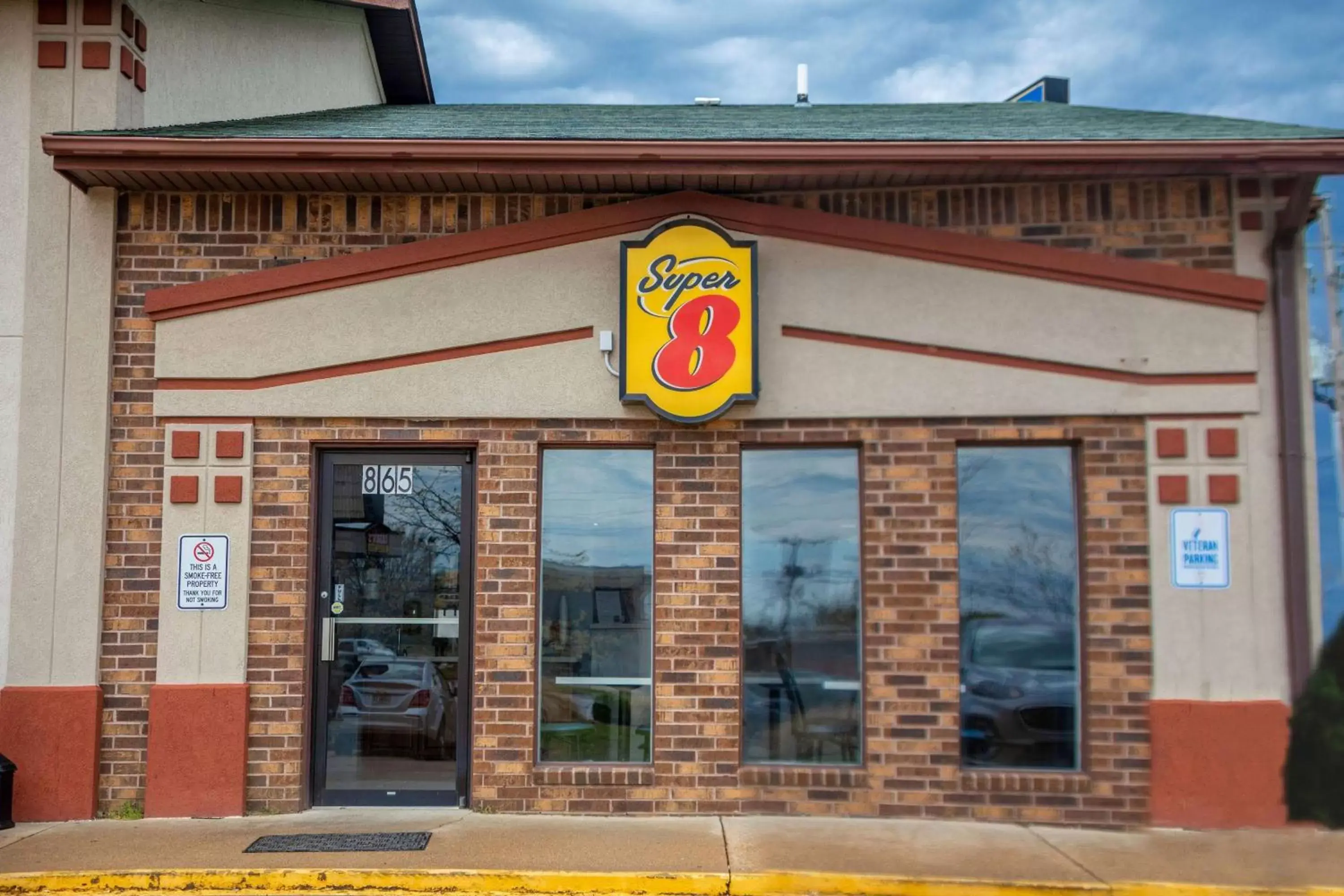 Property building in Super 8 by Wyndham Mountain Home Property building in Super 8 by Wyndham Mountain Home