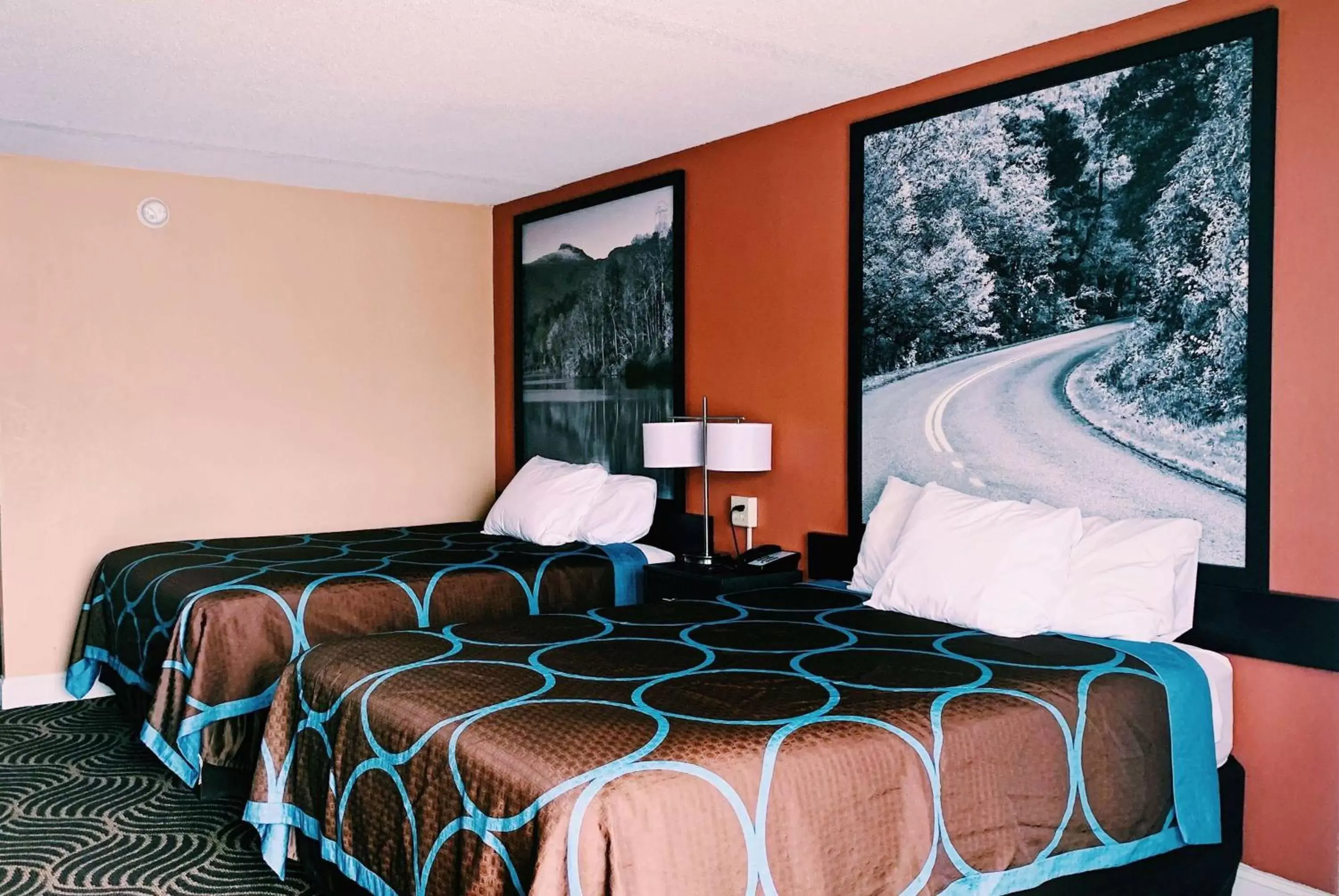 Photo of the whole room, Bed in Super 8 by Wyndham Marion NC