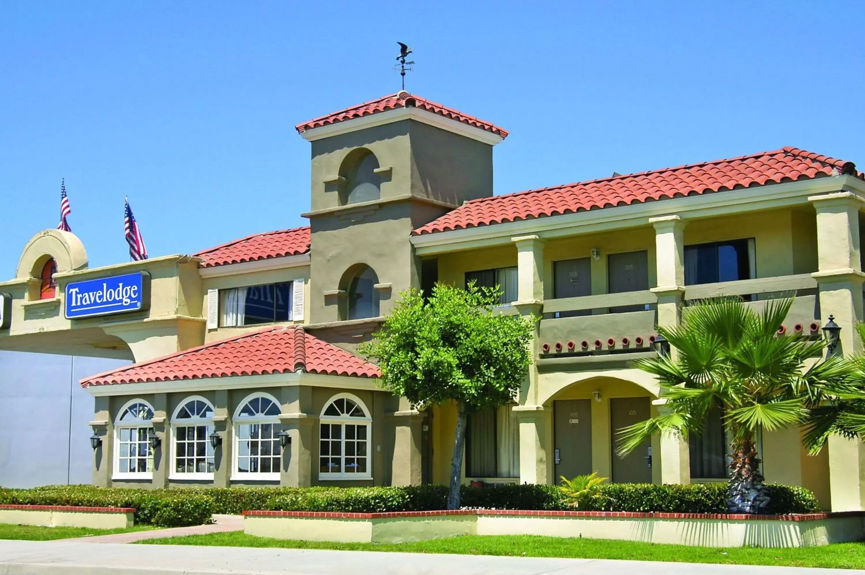 Property Building in Travelodge by Wyndham Costa Mesa Newport Beach Hacienda