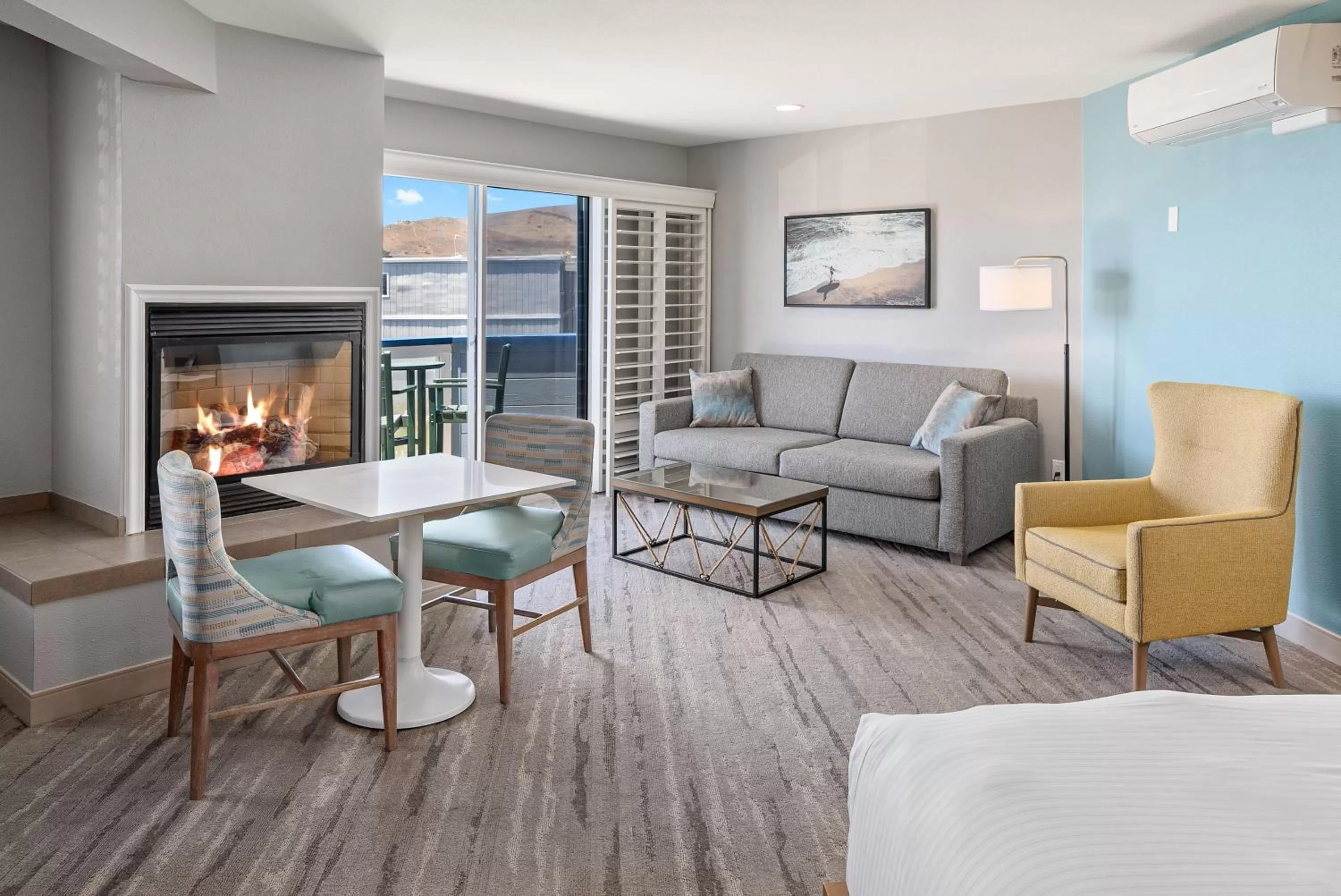Living room, Seating Area in Shoreline Inn...on the beach