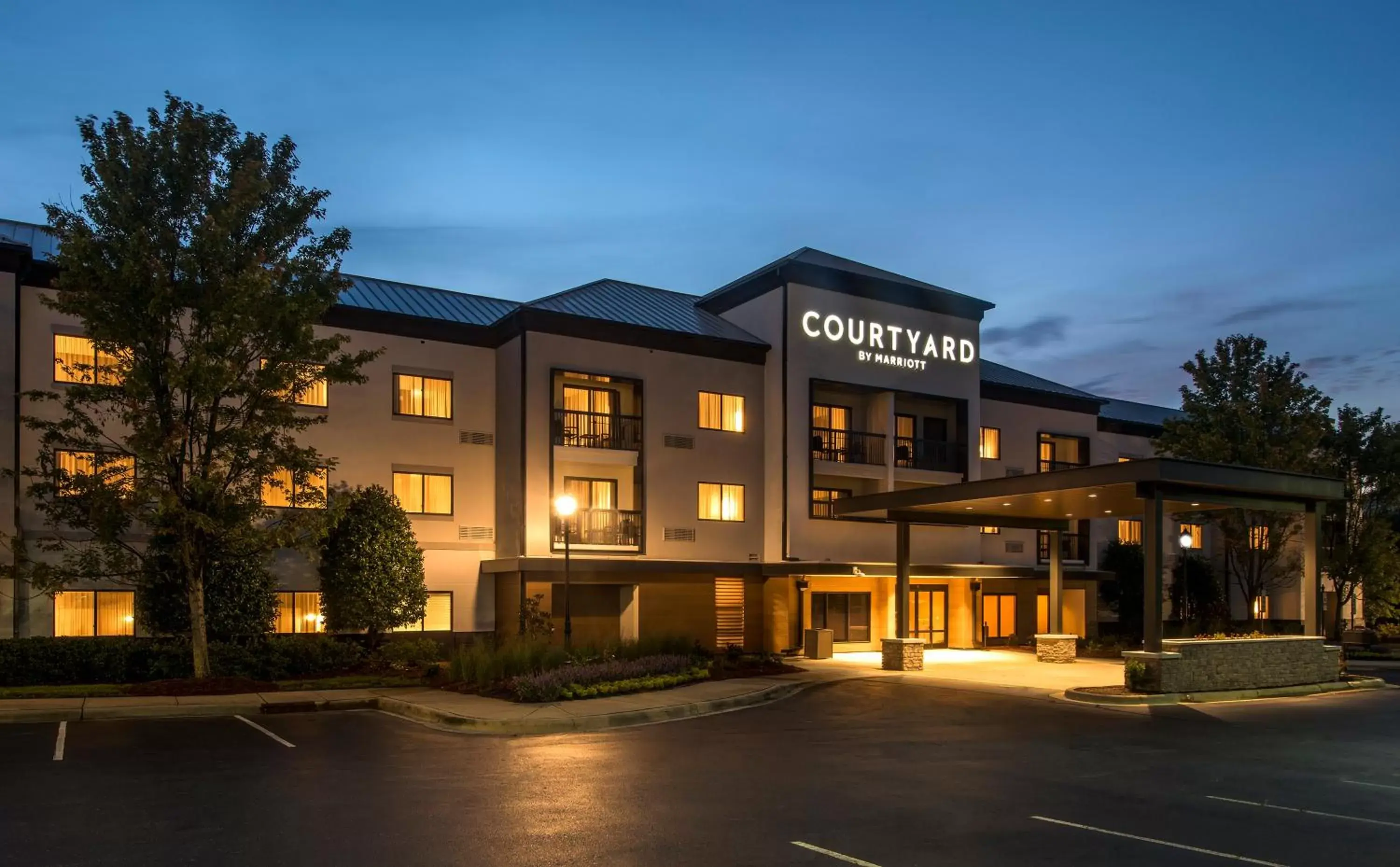 Property Building in Courtyard Charlotte Ballantyne-NEWLY RENOVATED