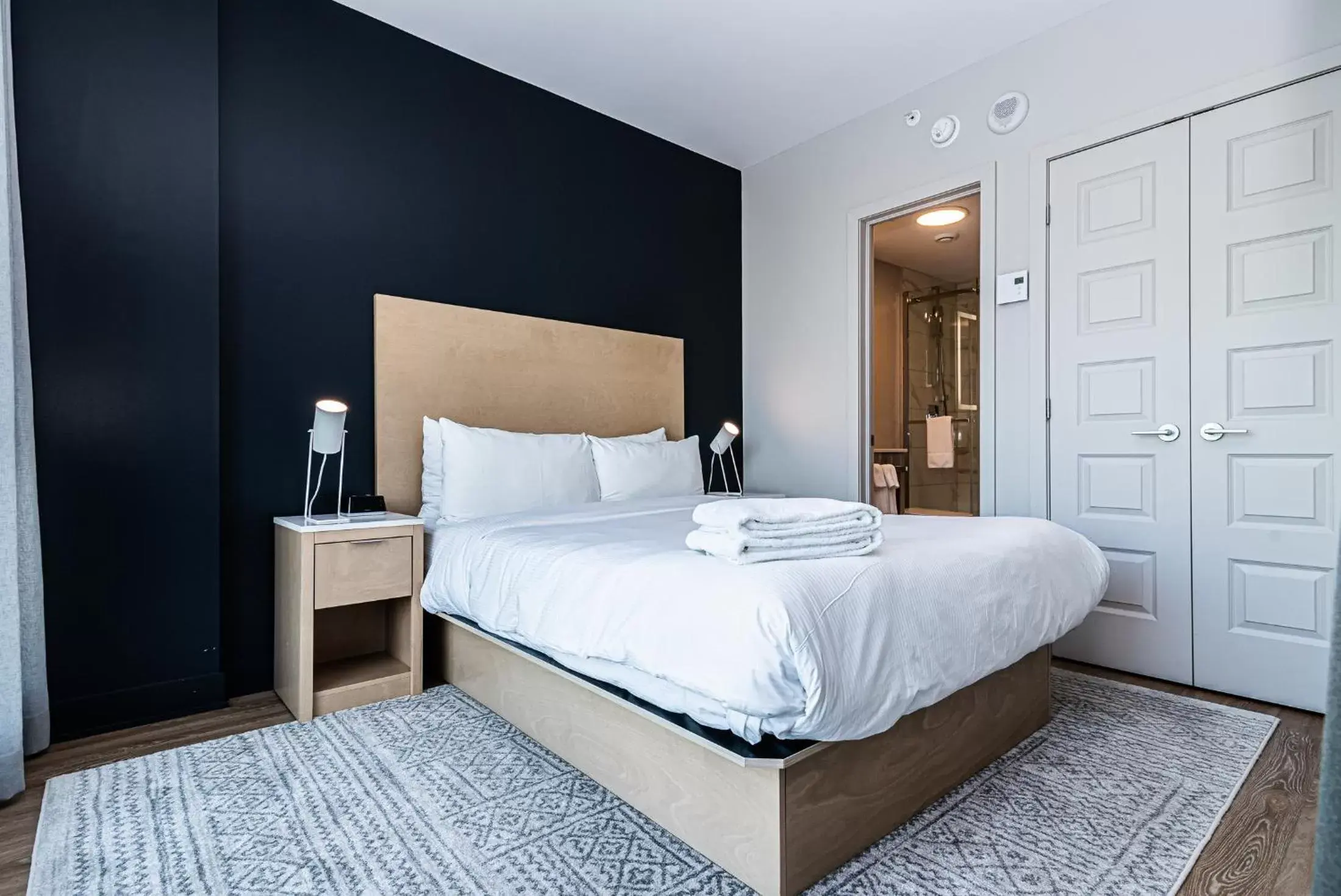 Bedroom, Bed in WRFY Griffintown Apartment