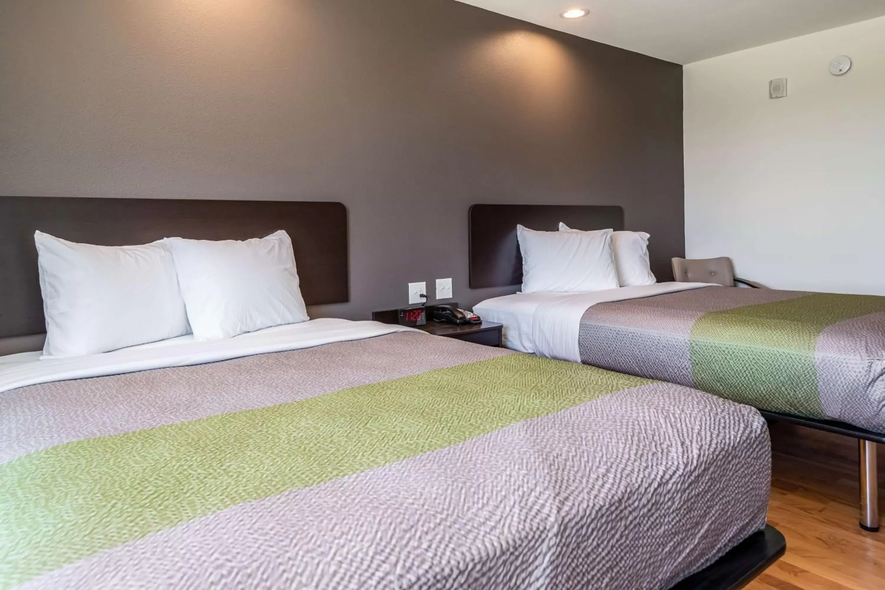 Photo of the whole room, Bed in Studio 6 Lake Charles Photo of the whole room, Bed in Studio 6 Lake Charles