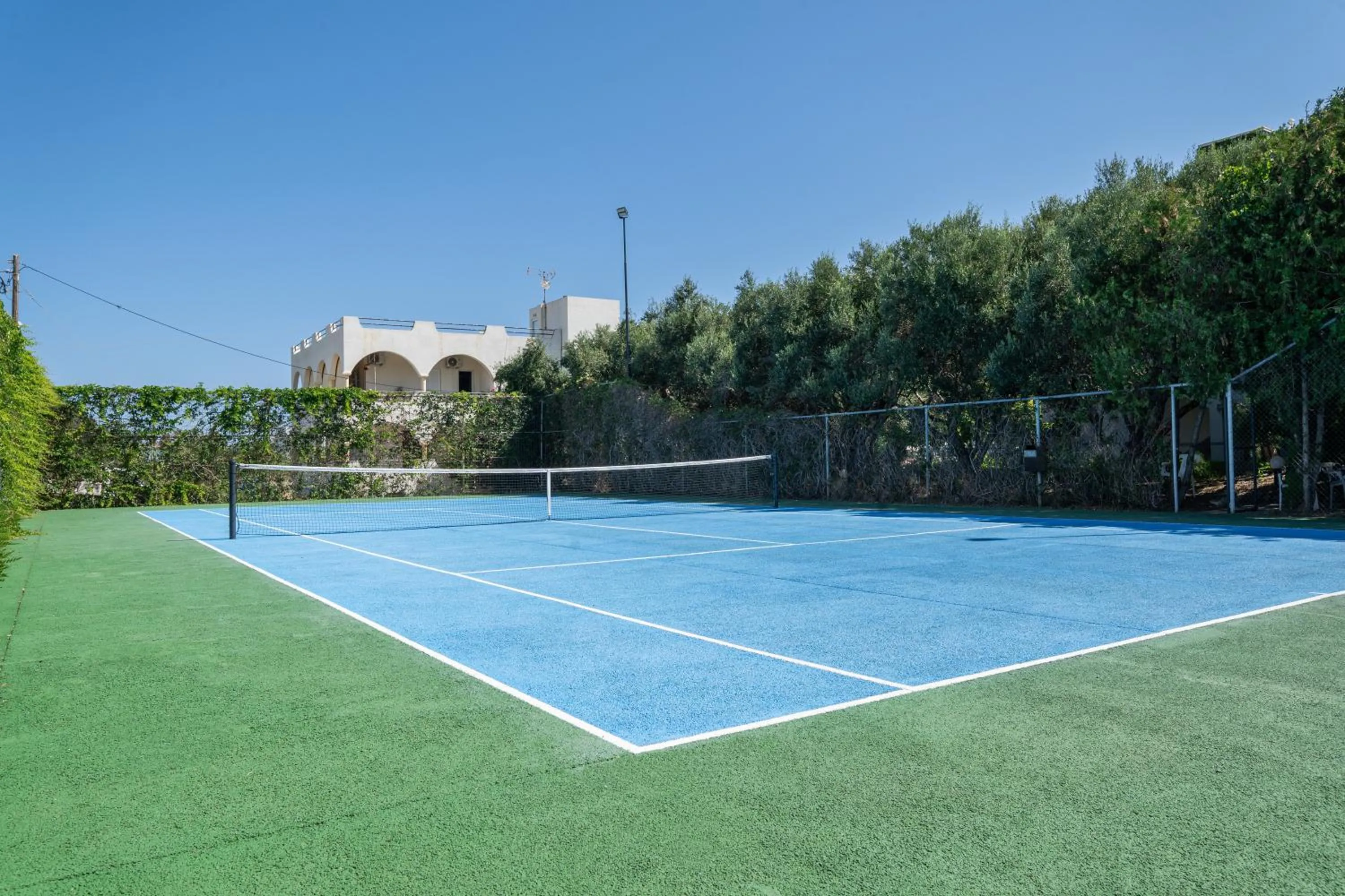 Tennis court in May Beach Hotel