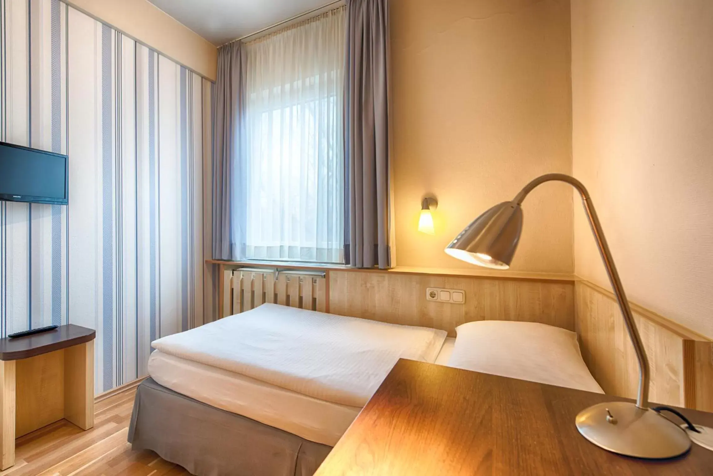 Photo of the whole room, Bed in enjoy hotel Berlin City Messe