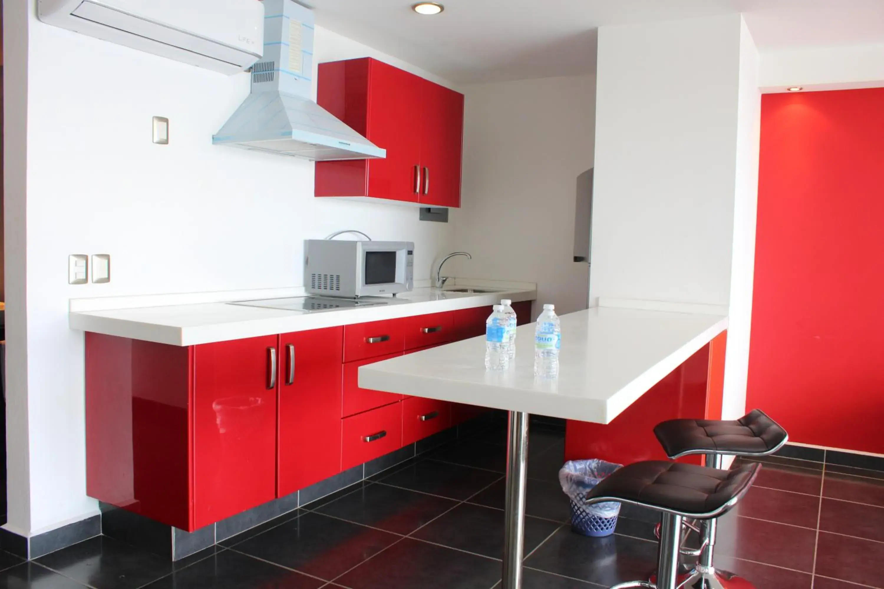 Kitchen or kitchenette, Kitchen/Kitchenette in Ramada by Wyndham Acapulco Hotel & Suites