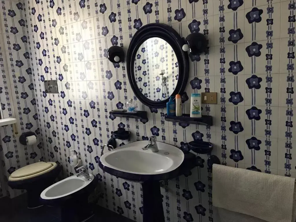 Toilet, Bathroom in B&B Dai Nonni