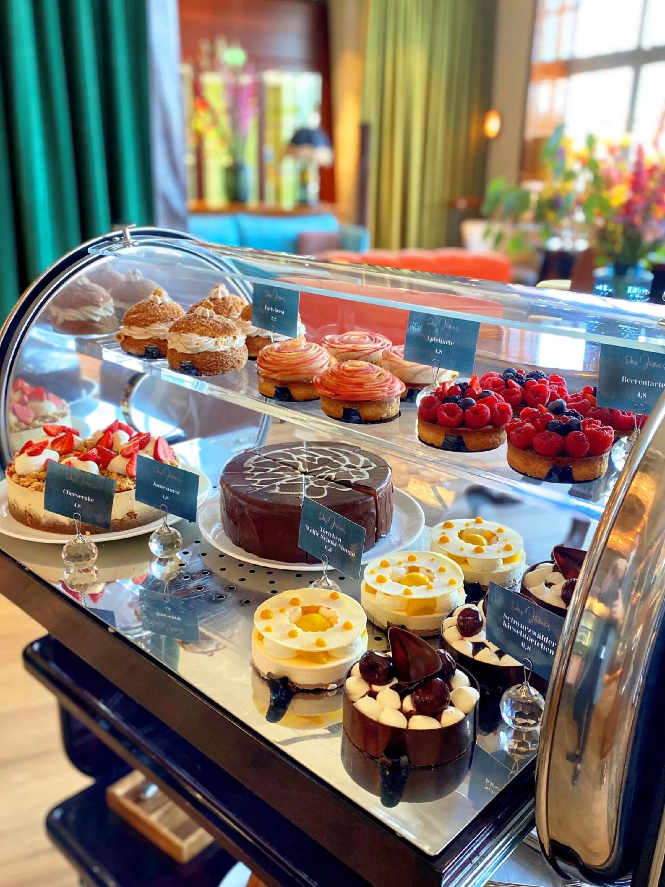 Restaurant/places to eat in Das James