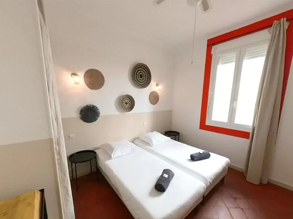 Twin Room with Shared Bathroom in LA CASA DINA Twin Room with Shared Bathroom in LA CASA DINA