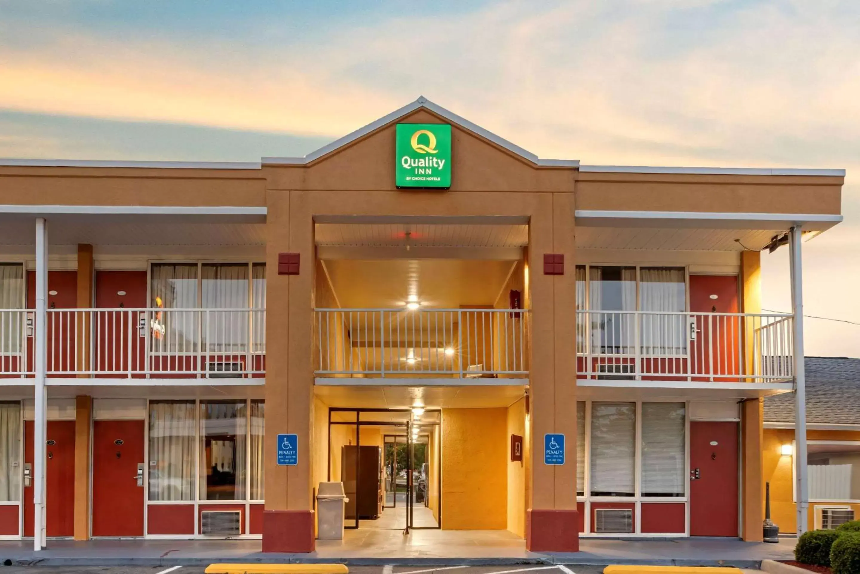 Property Building in Quality Inn Fredericksburg near Historic Downtown