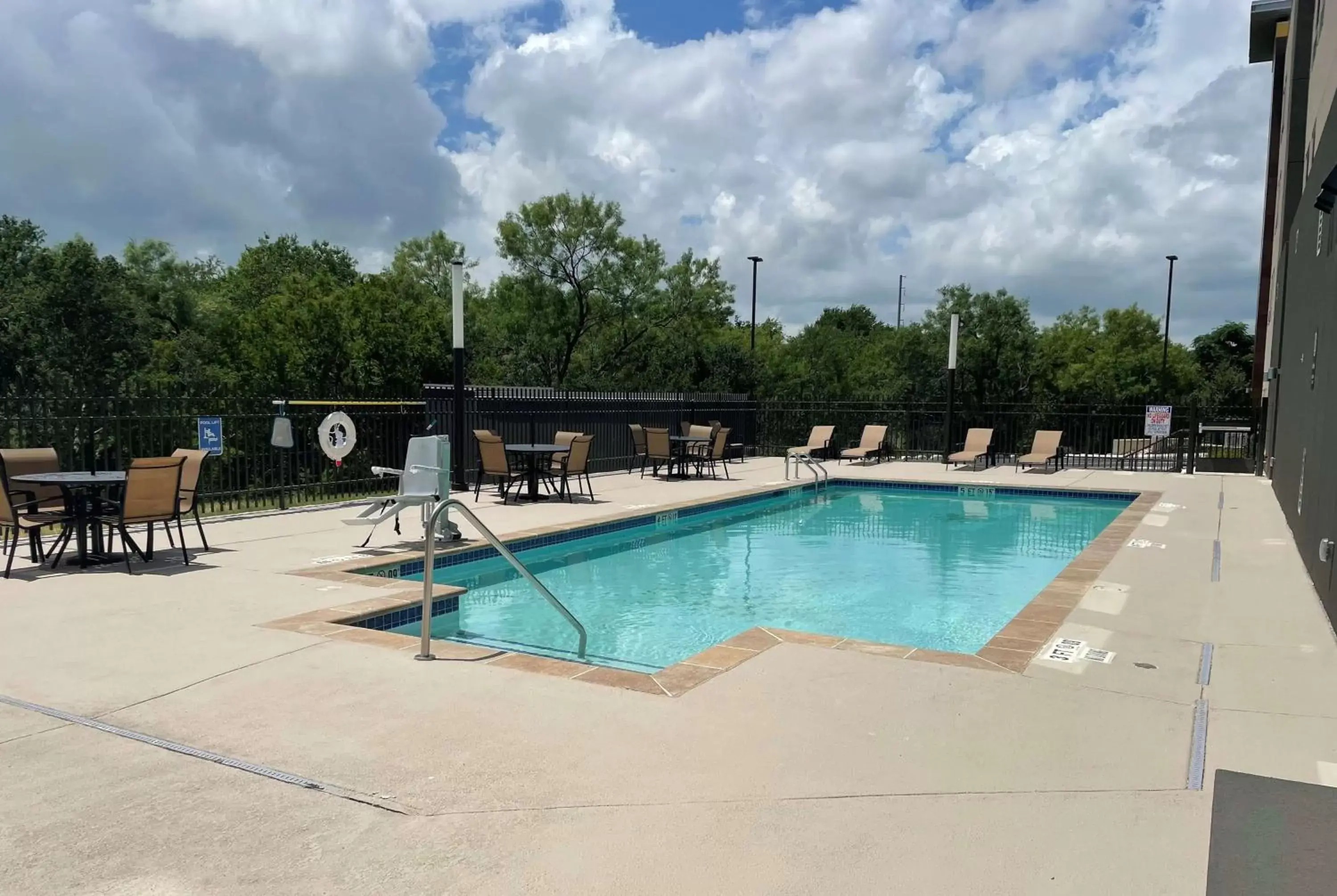 Activities, Swimming Pool in La Quinta Inn & Suites by Wyndham San Antonio Seaworld LAFB