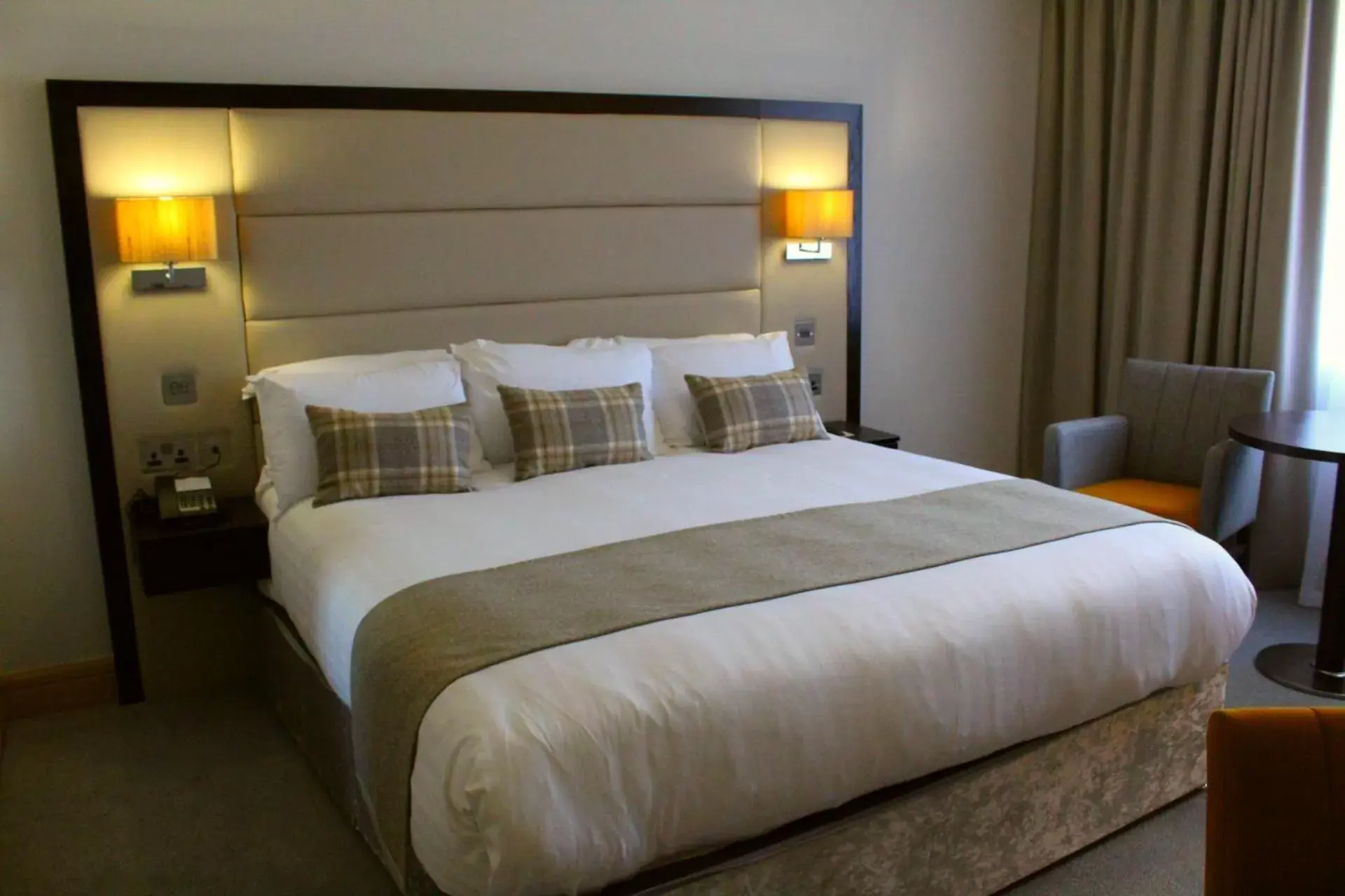 Bed in Menlo Park Hotel