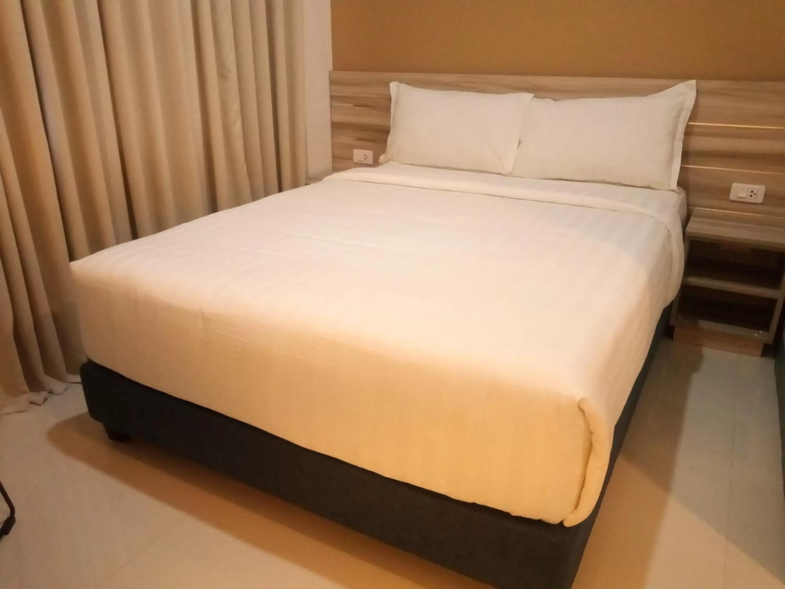 Bed in Figtree Hotel