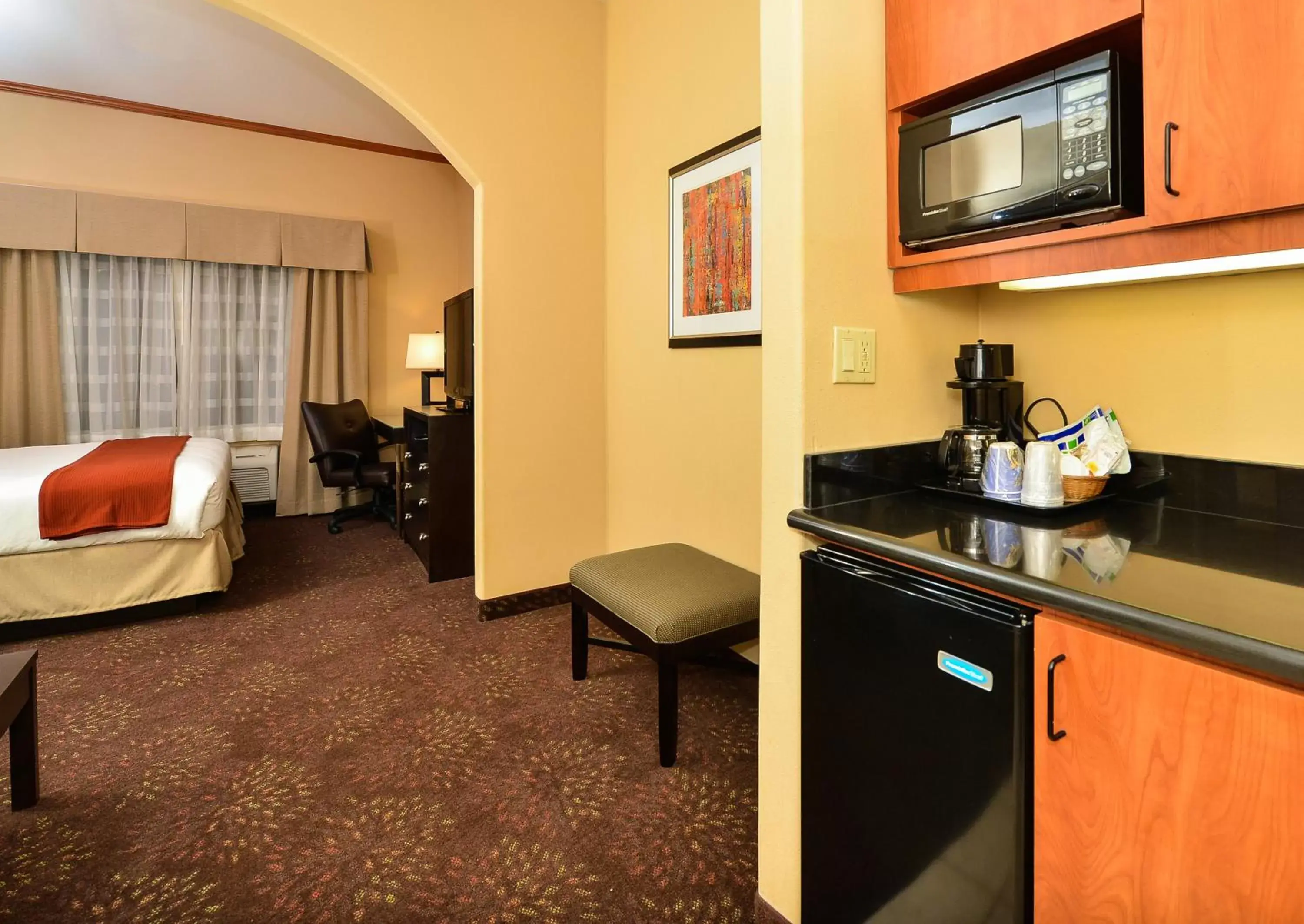 Coffee/tea facilities, Kitchen/Kitchenette in Holiday Inn Express Vancouver North, an IHG Hotel