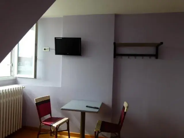 TV and multimedia, Seating Area in Hôtel Victor