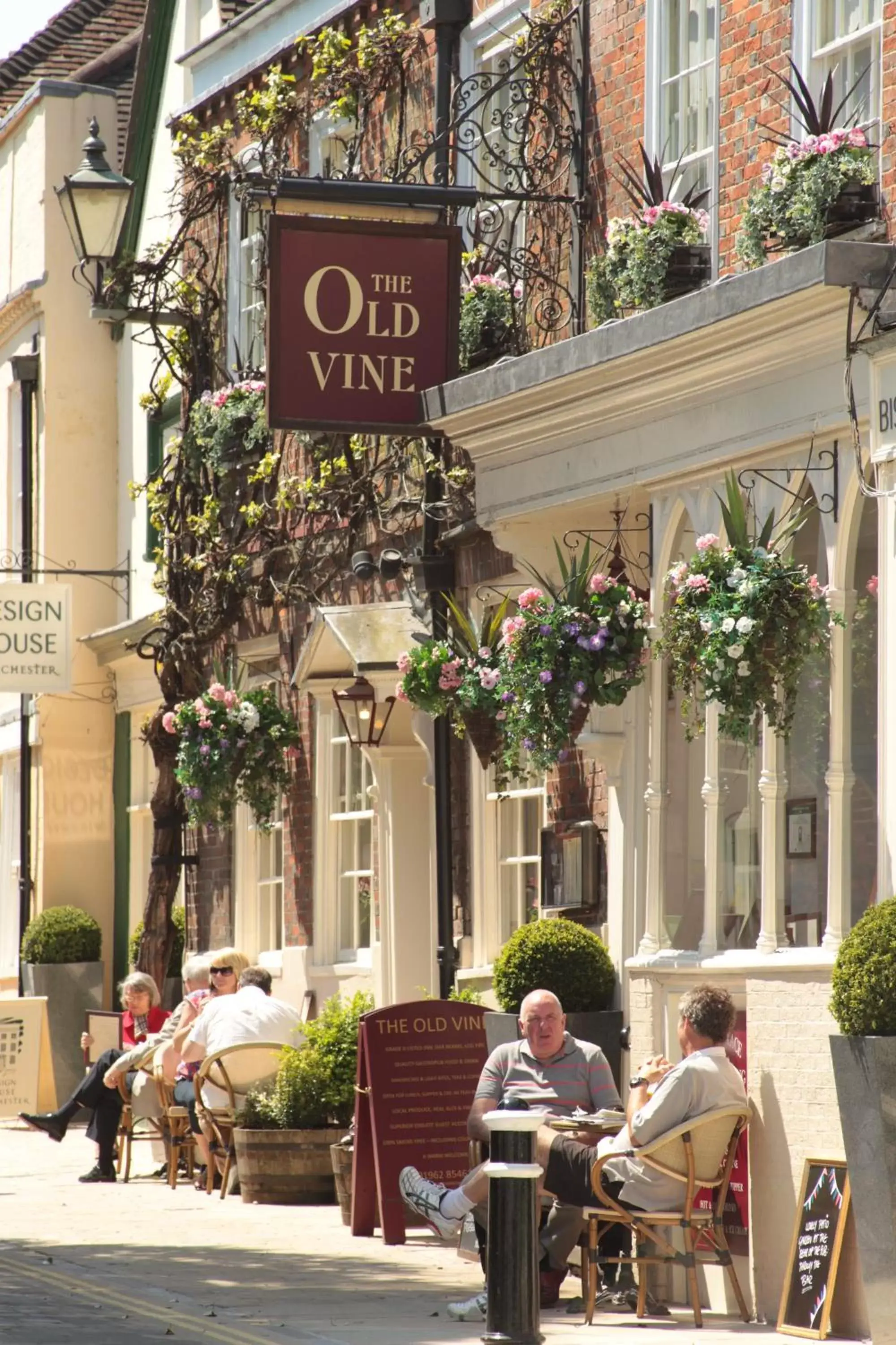 Facade/entrance in The Old Vine