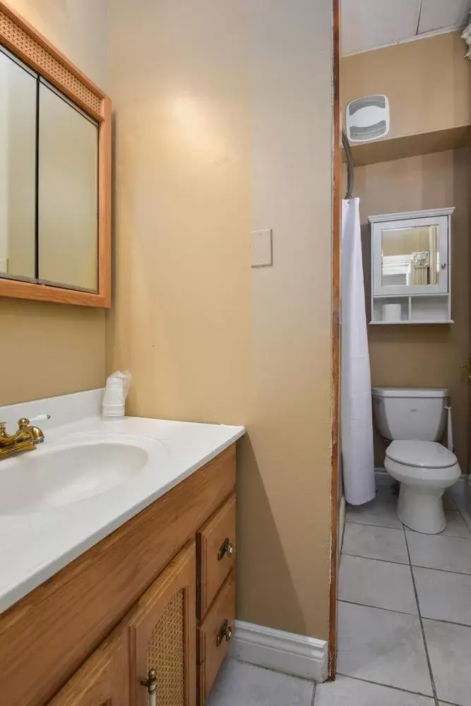Bathroom in The Noble Waterfront Apartment Suites