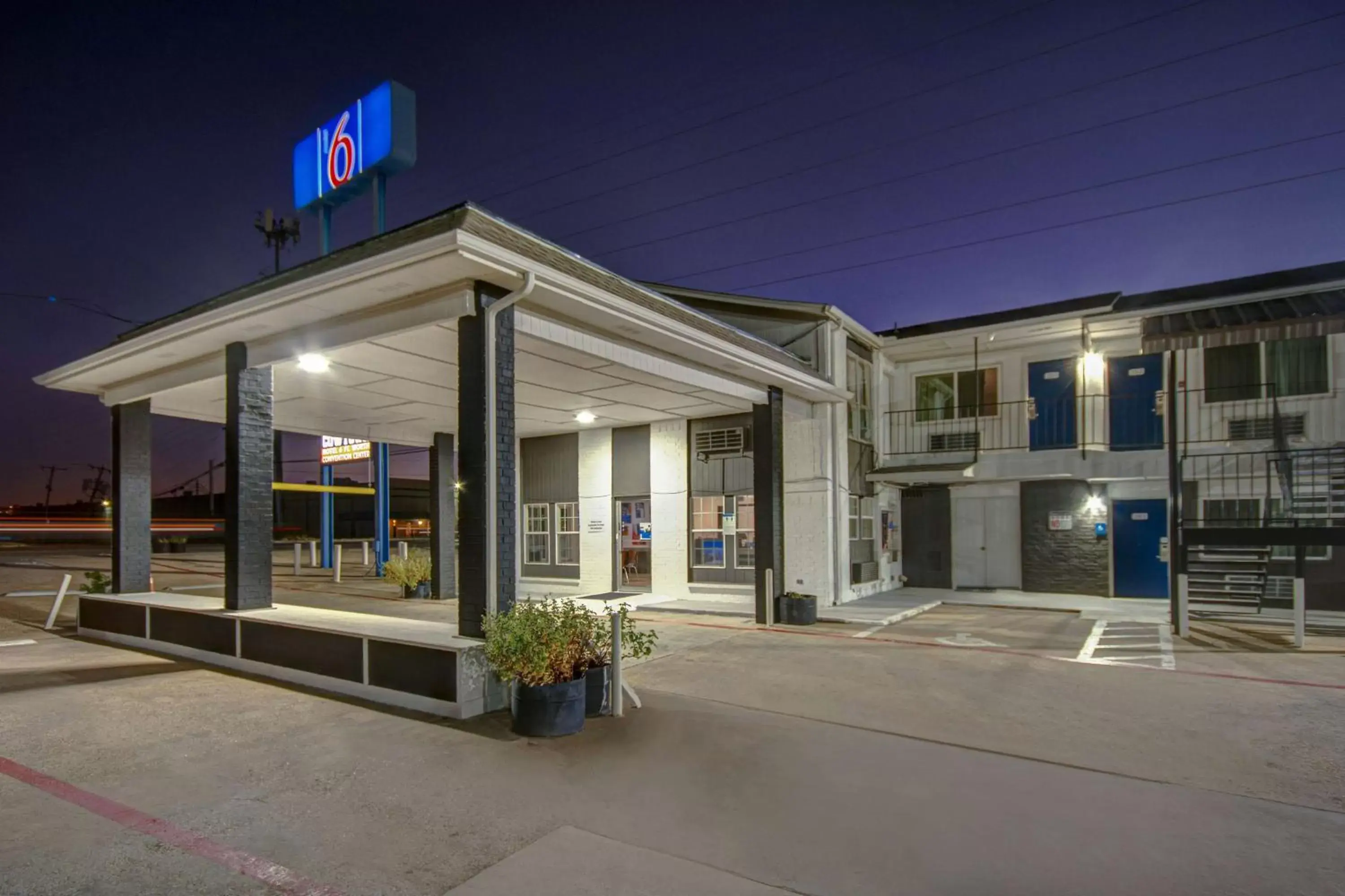 Property Building in Motel 6-Fort Worth, TX - Convention Center