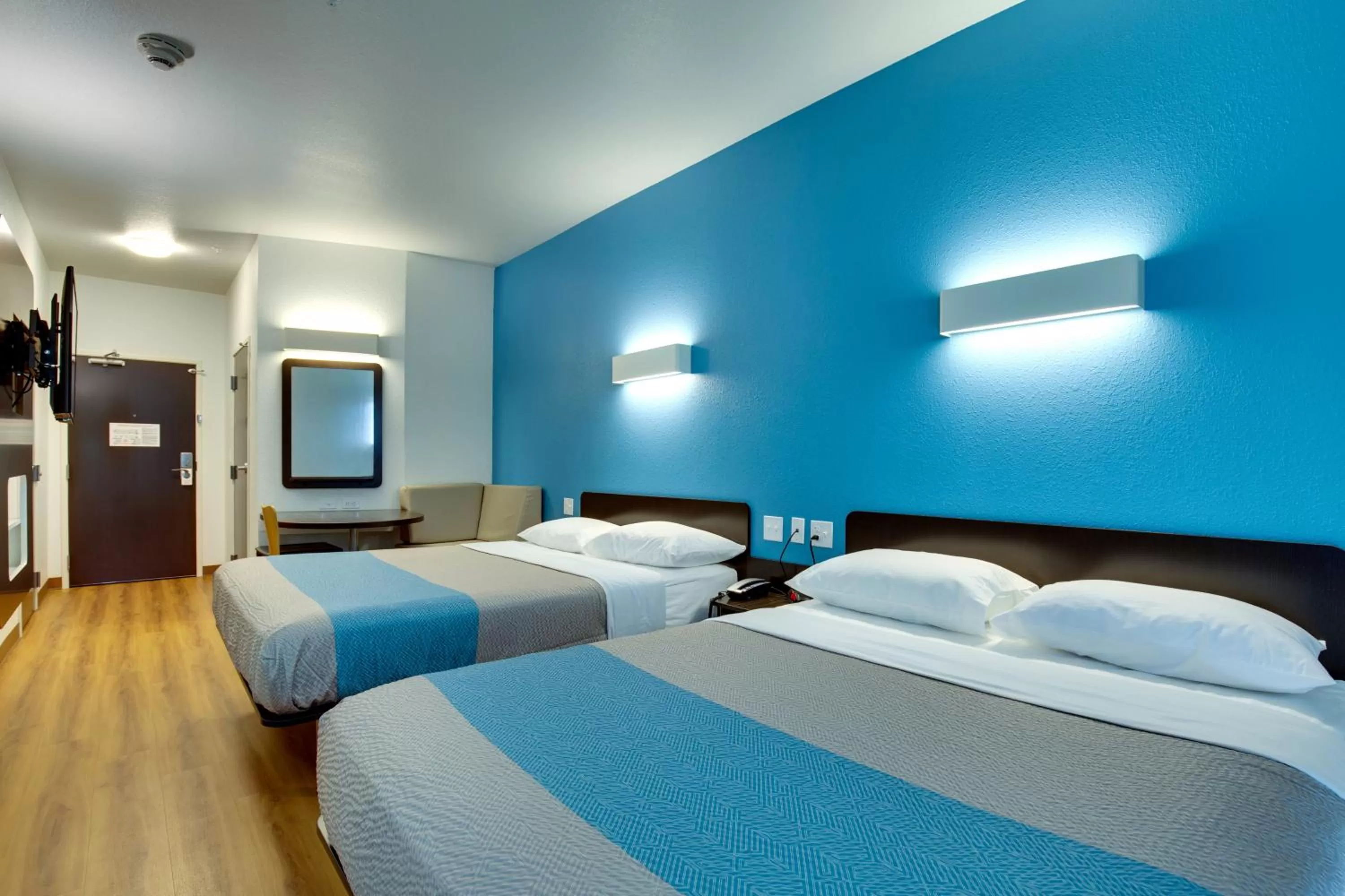 Bedroom, Bed in Motel 6 Poplar Bluff, MO