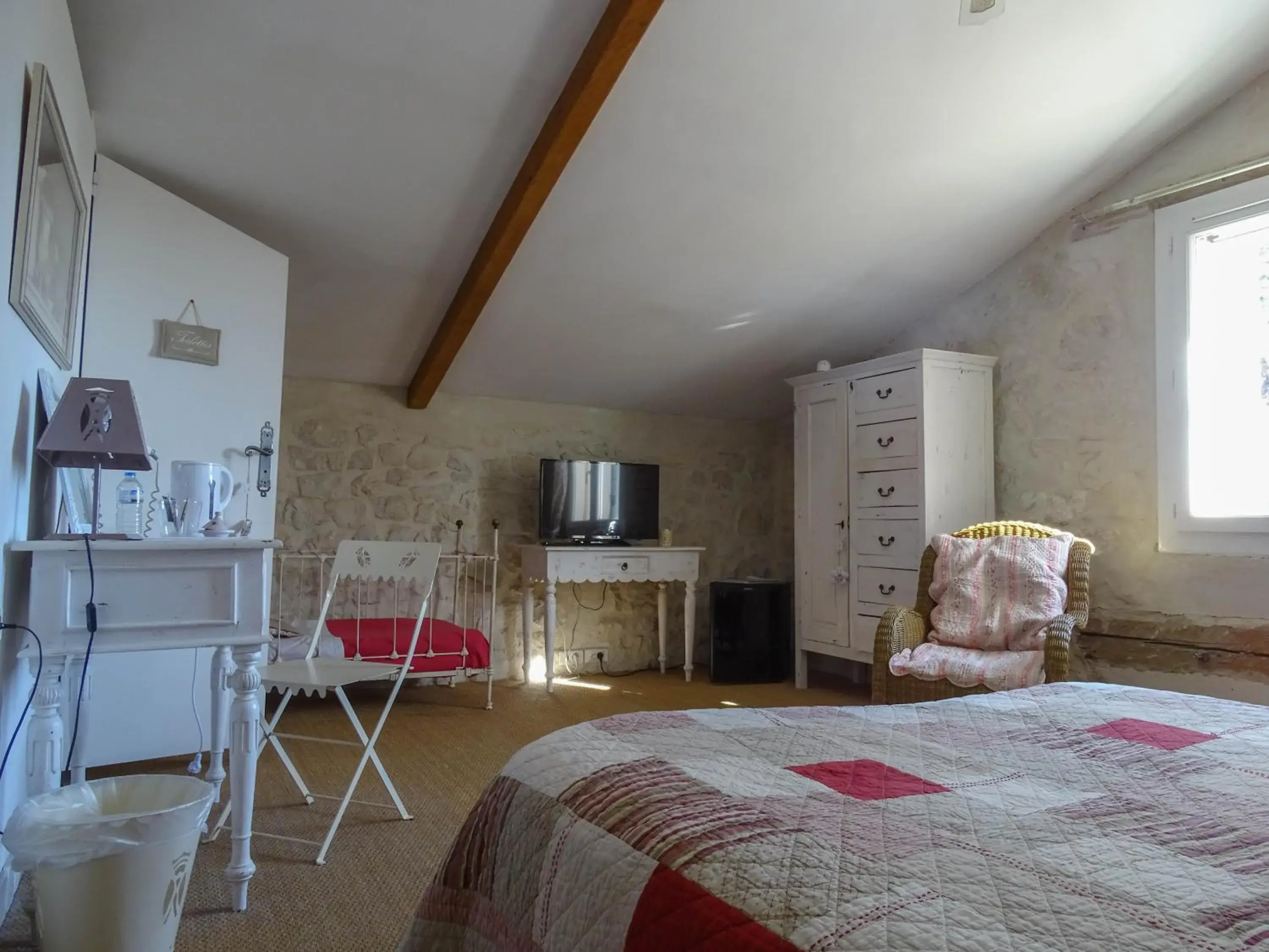 Small Double Room in Clos St Pierre de Fraisse