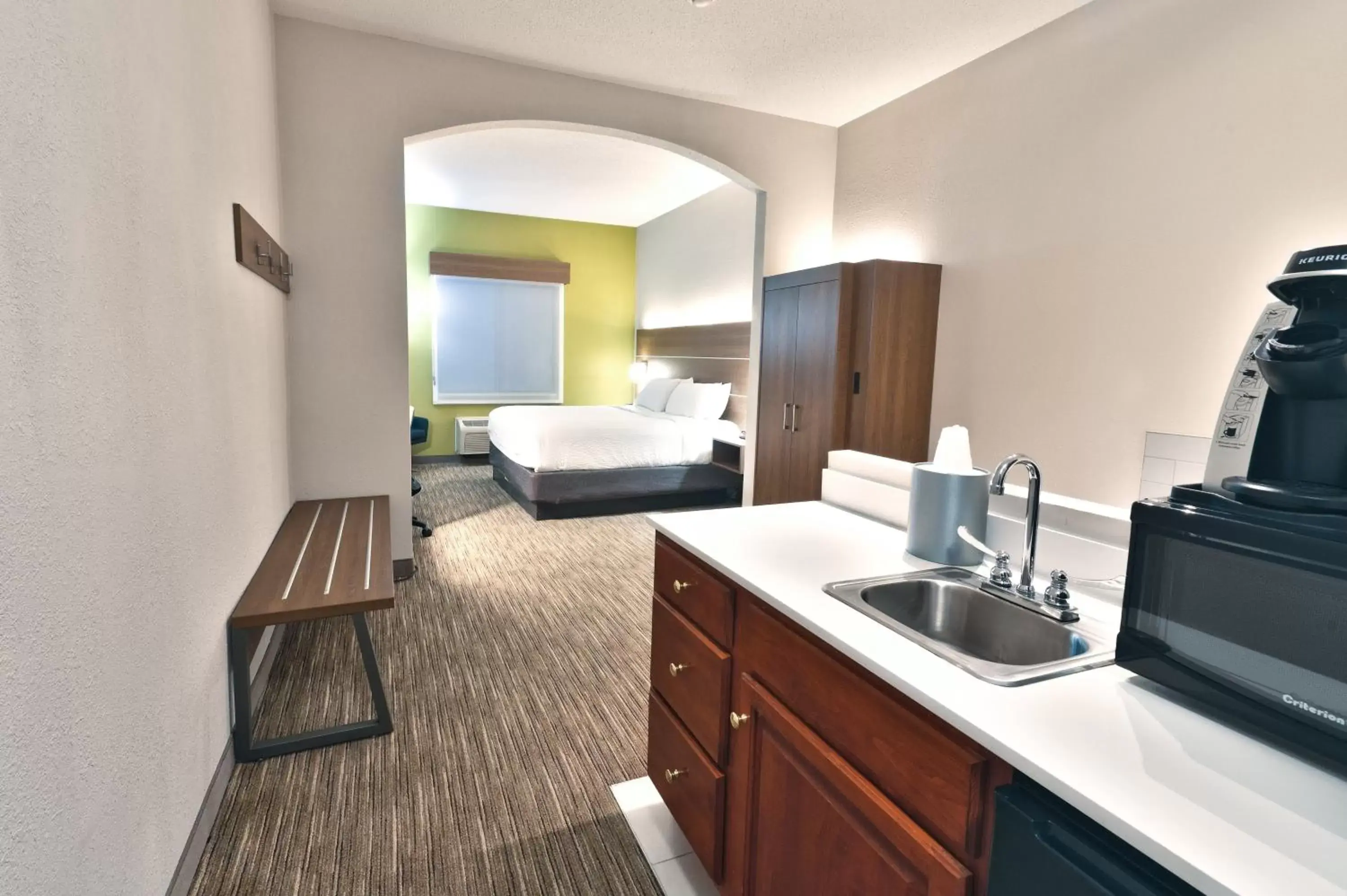 Photo of the whole room, Kitchen/Kitchenette in Holiday Inn Express Hotel & Suites Goshen, an IHG Hotel