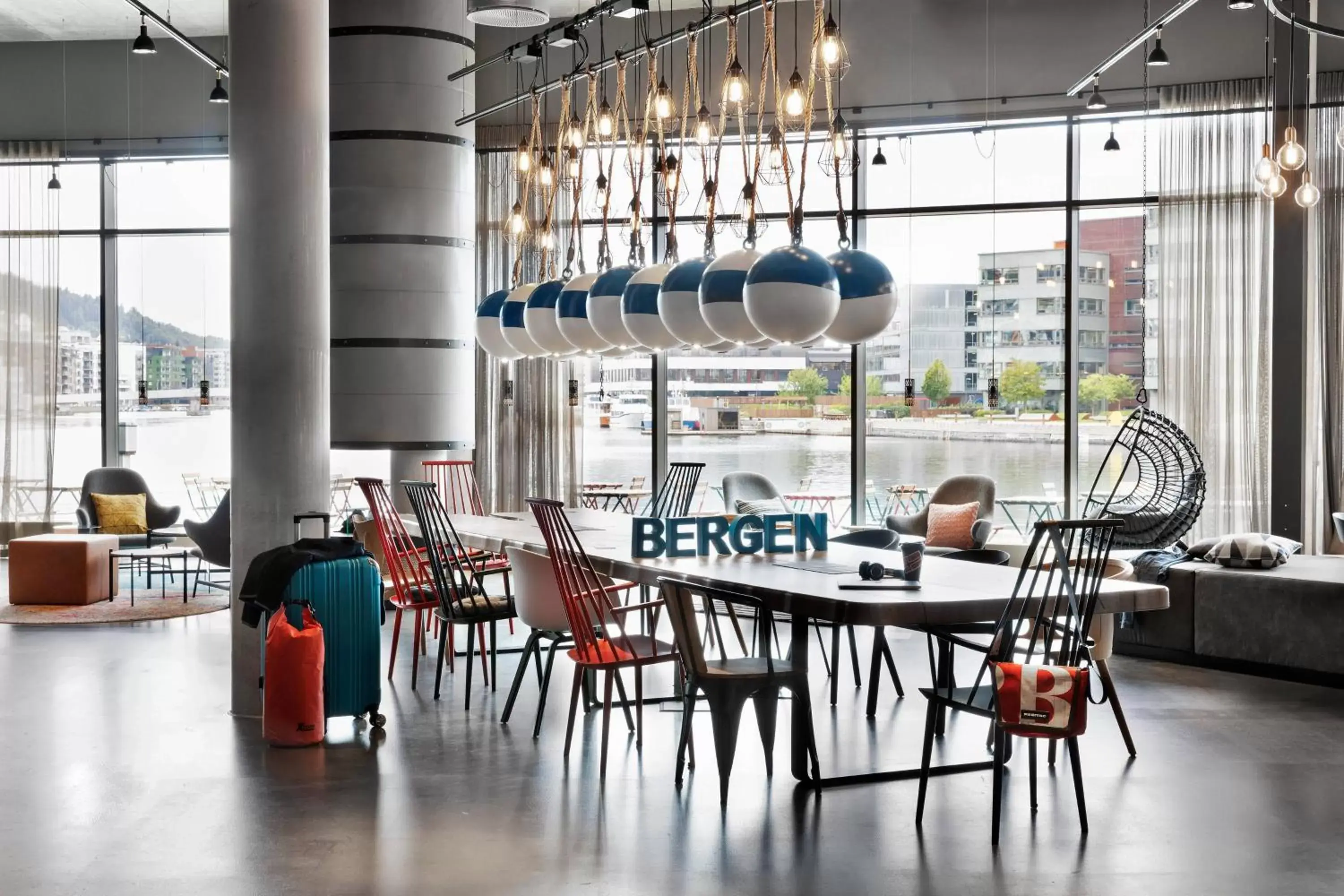 Lounge or bar, Restaurant/Places to Eat in Moxy Bergen