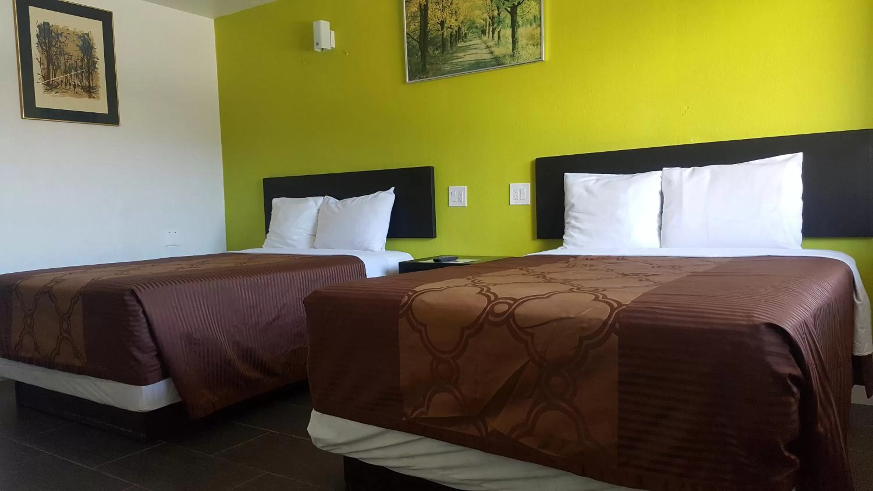 Bedroom, Bed in Guest Harbor Inn- Port Of Los Angeles San Pedro