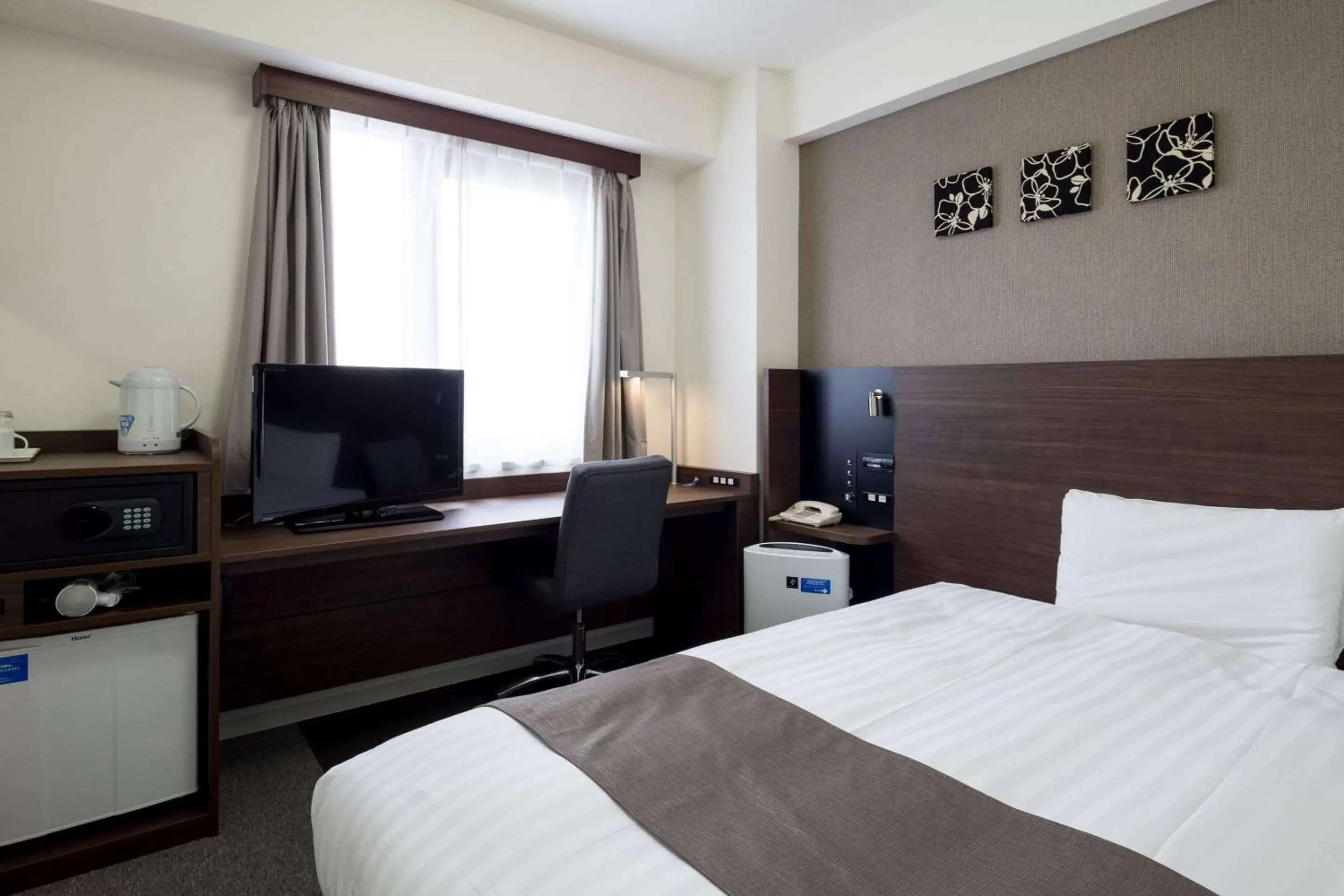 Photo of the whole room, Bed in Comfort Hotel Sakai