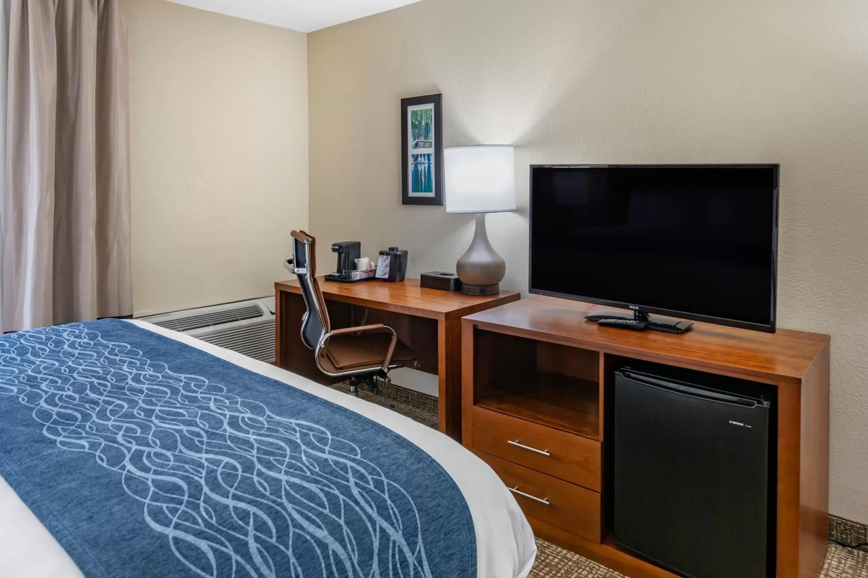 Bedroom, TV/Entertainment Center in Comfort Inn & Suites Spring Lake - Fayetteville Near Fort Liberty