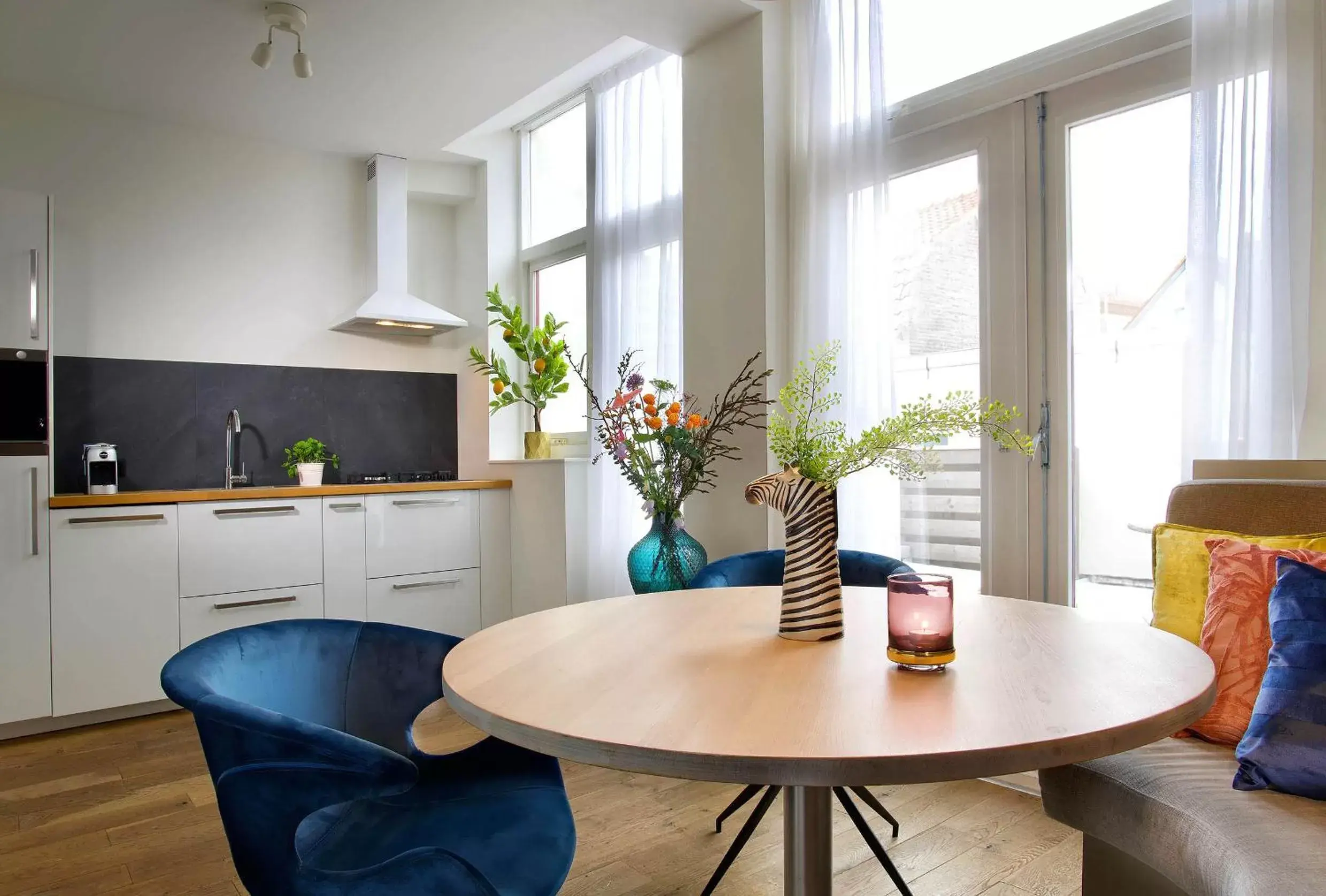 Dining Area in Haarlem Hotel Suites