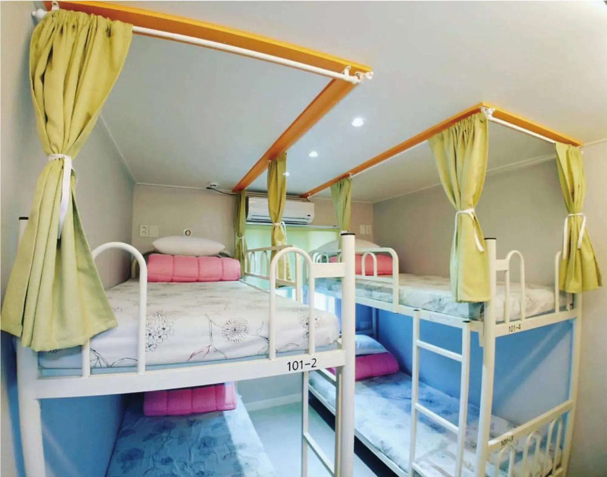 Bunk Bed in Bomgoro Guesthouse
