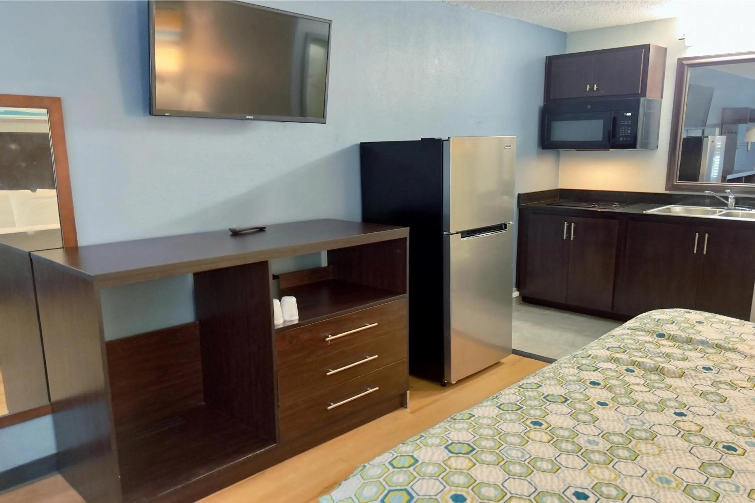 Bedroom, Bed in HomeTowne Studios by Red Roof Augusta