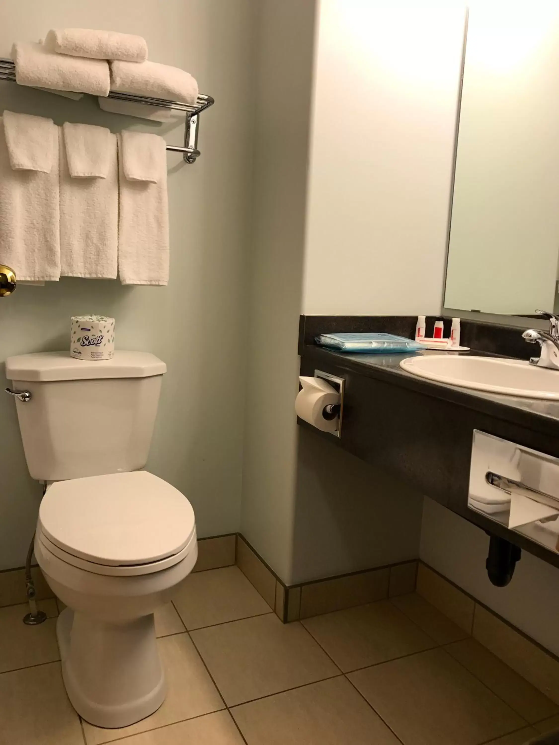 Property building, Bathroom in Super 8 by Wyndham Kindersley