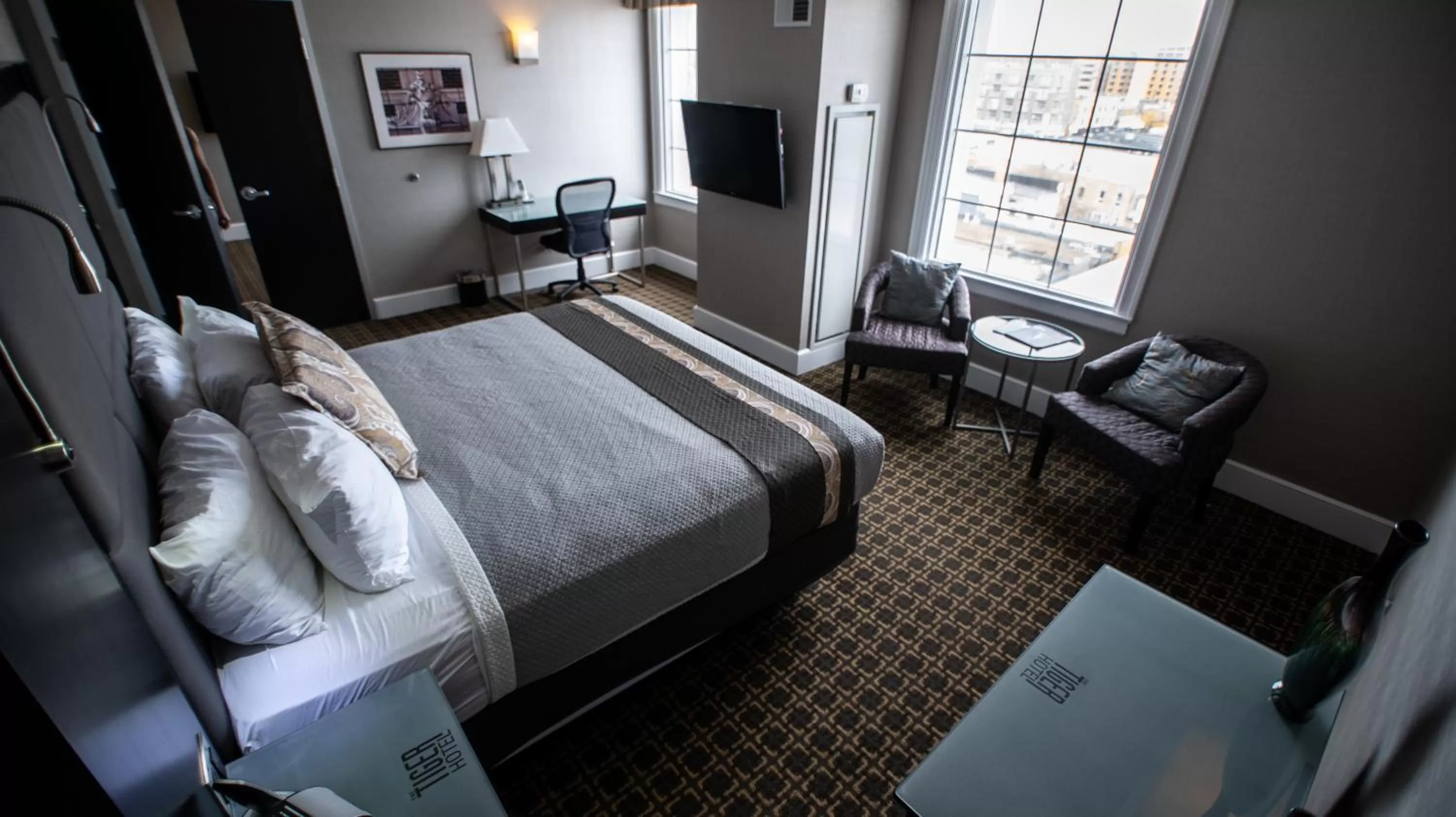 Photo of the whole room in voco The Tiger Hotel, Columbia, MO by IHG