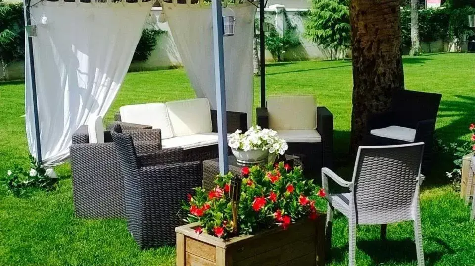 Garden view, Restaurant/Places to Eat in Villa Pallotta Luxury B&B