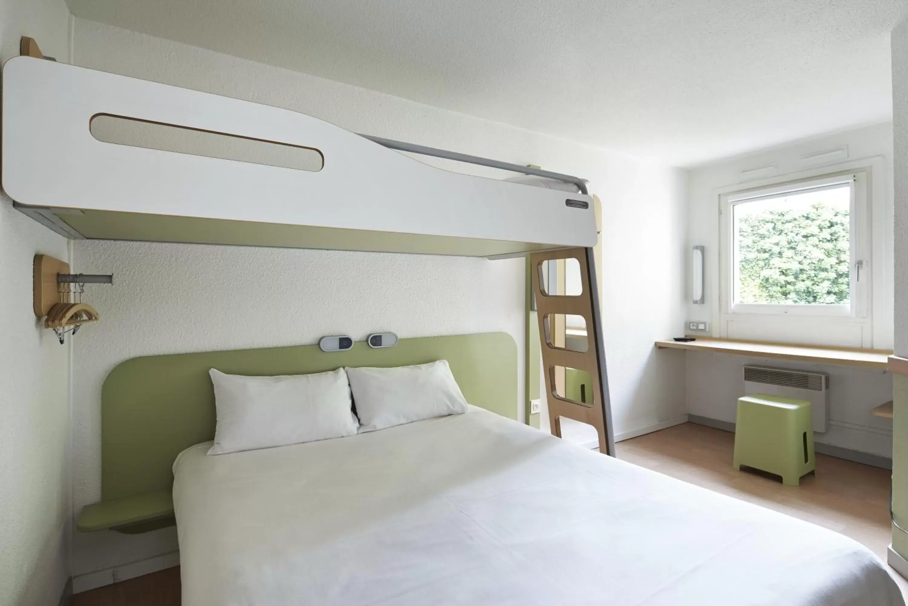 Day, Bed in ibis budget Blois Centre