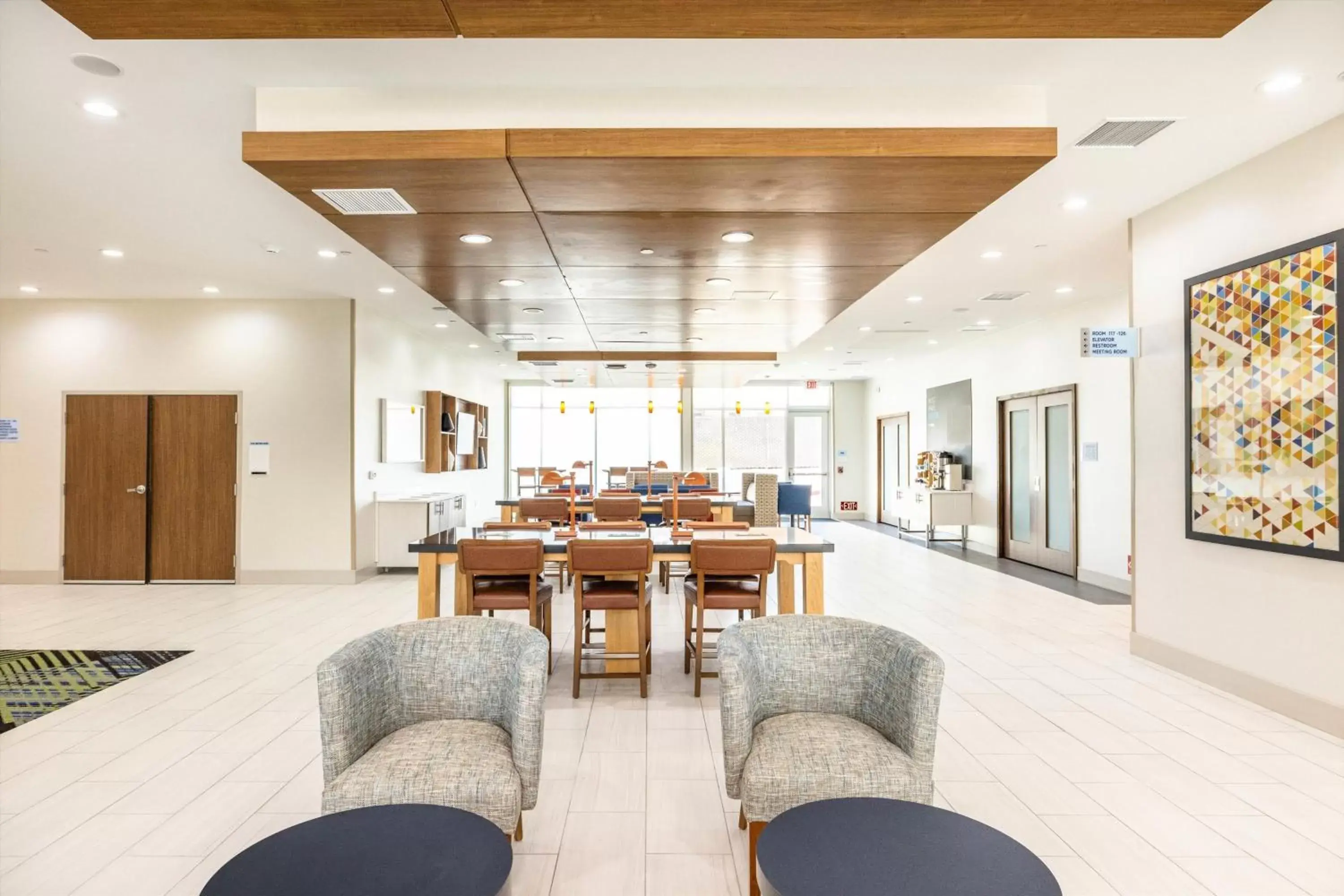 Lobby or reception, Restaurant/Places to Eat in Holiday Inn Express & Suites - San Jose Silicon Valley, an IHG Hotel