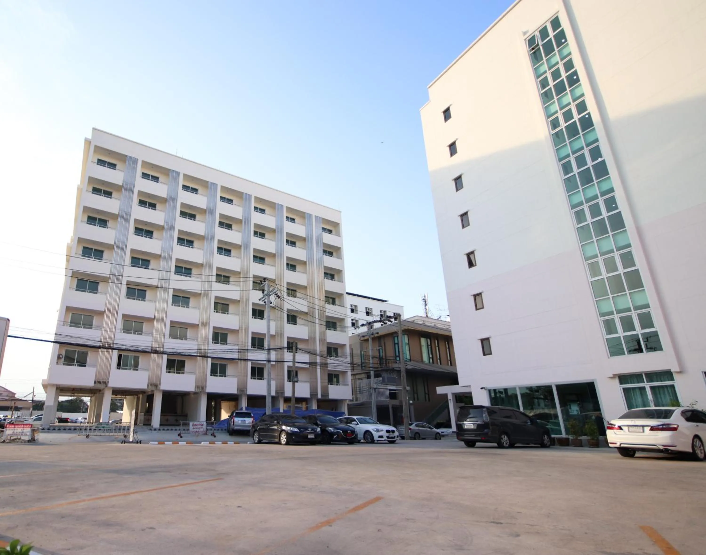 Property building in White House Bizotel