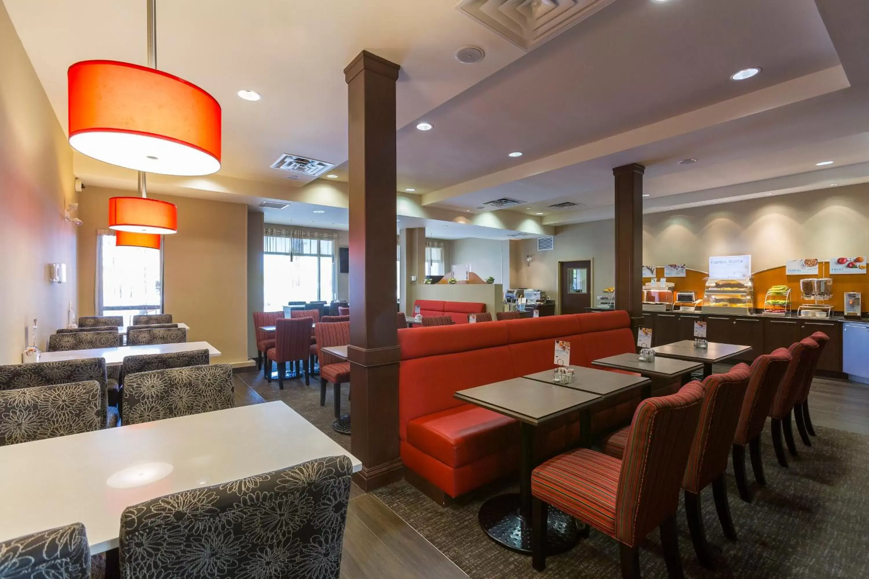 Breakfast, Restaurant/Places to Eat in Holiday Inn Express & Suites Riverport Richmond, an IHG Hotel