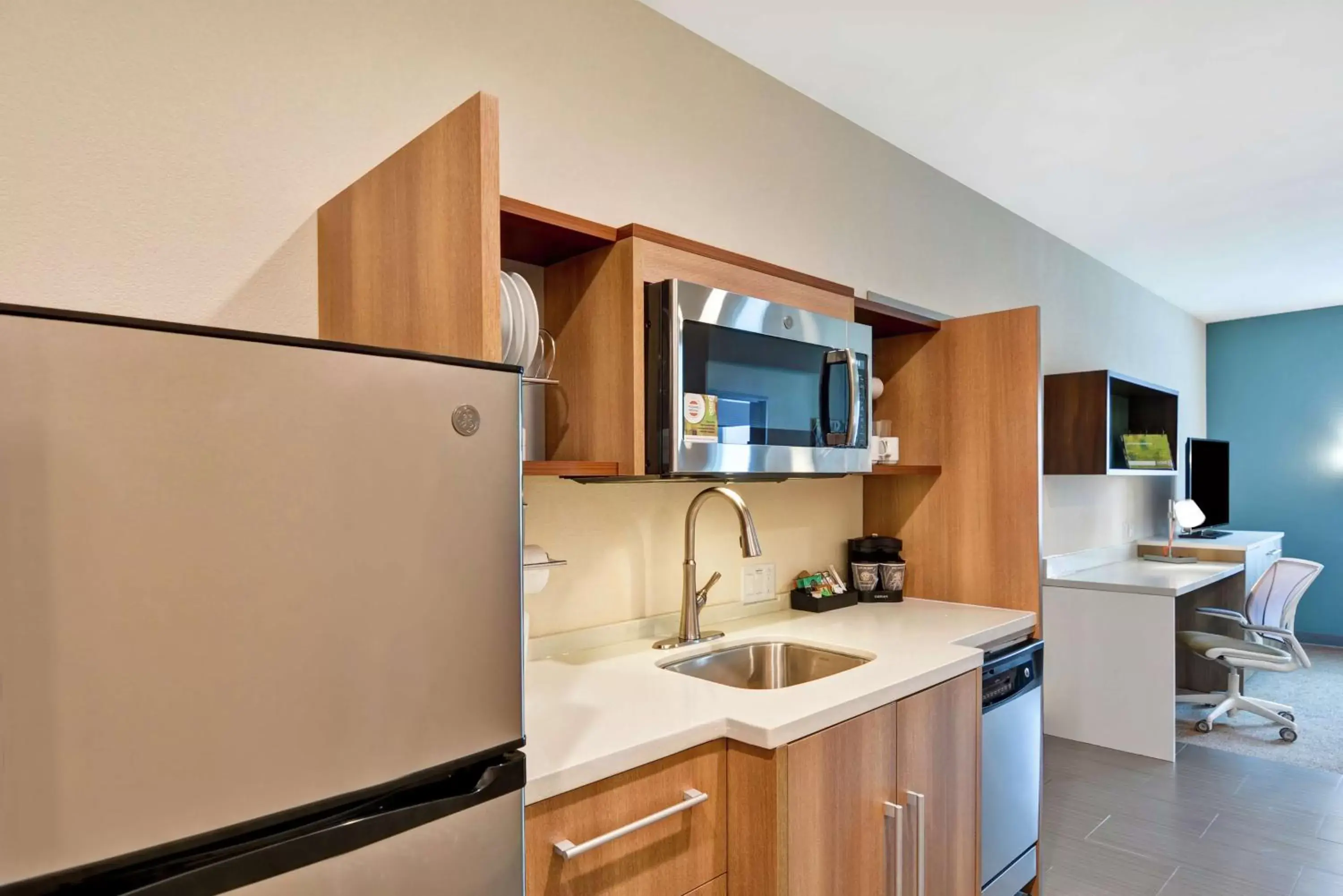 Kitchen or kitchenette, Kitchen/Kitchenette in Home2 Suites by Hilton La Porte
