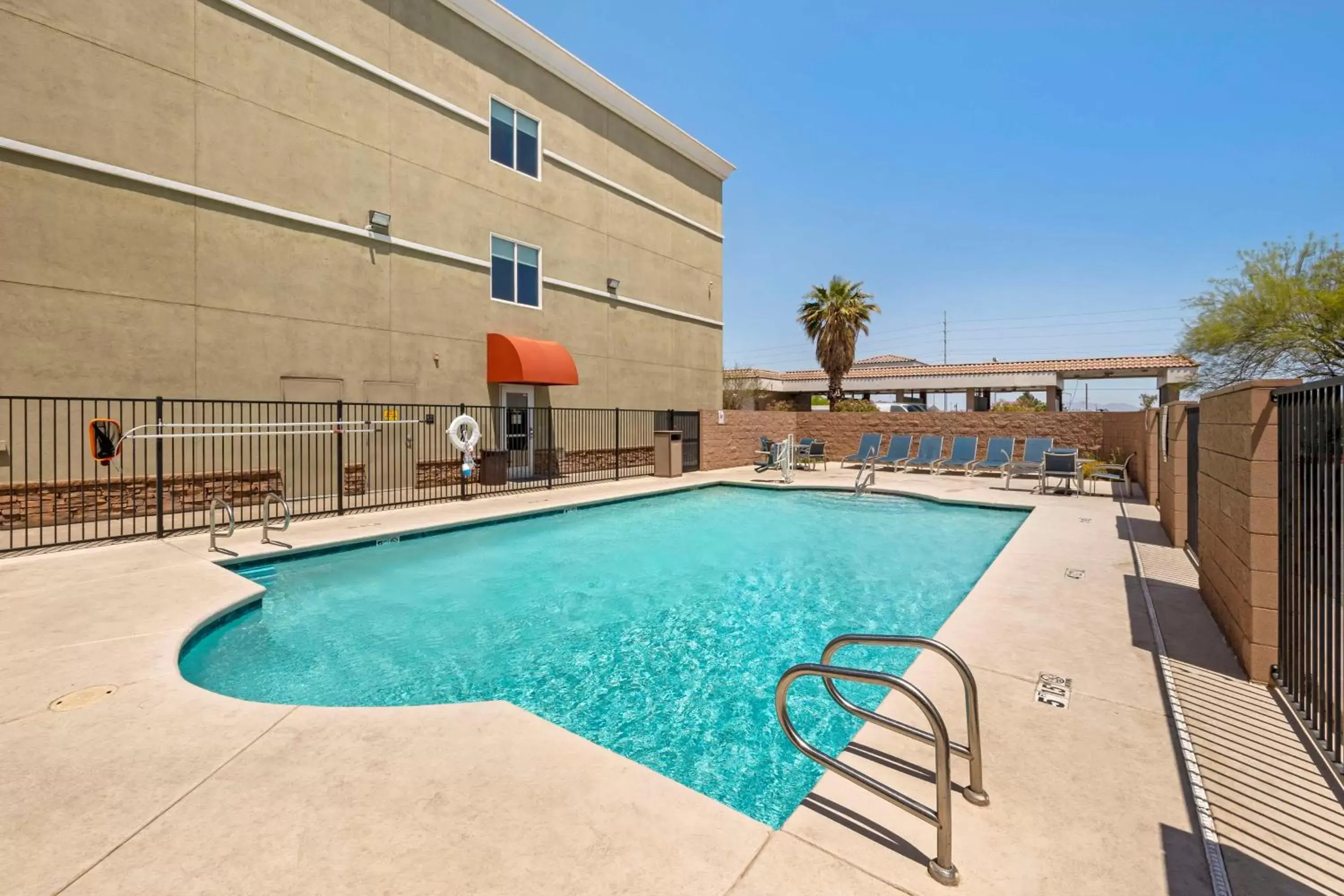 Pool view, Swimming Pool in Best Western Plus Henderson Hotel