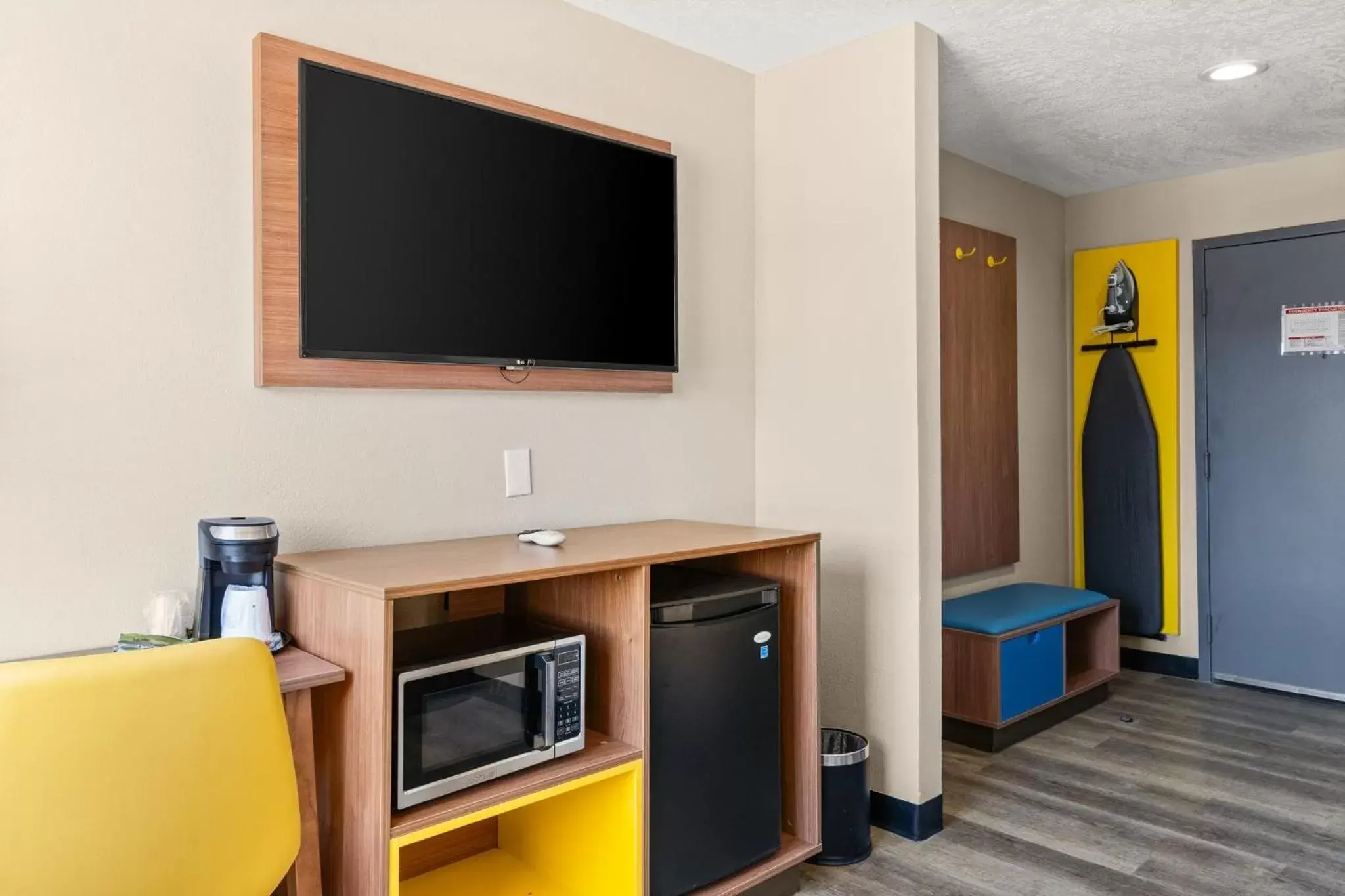 TV/Entertainment Center in Days Inn by Wyndham Albuquerque I-25