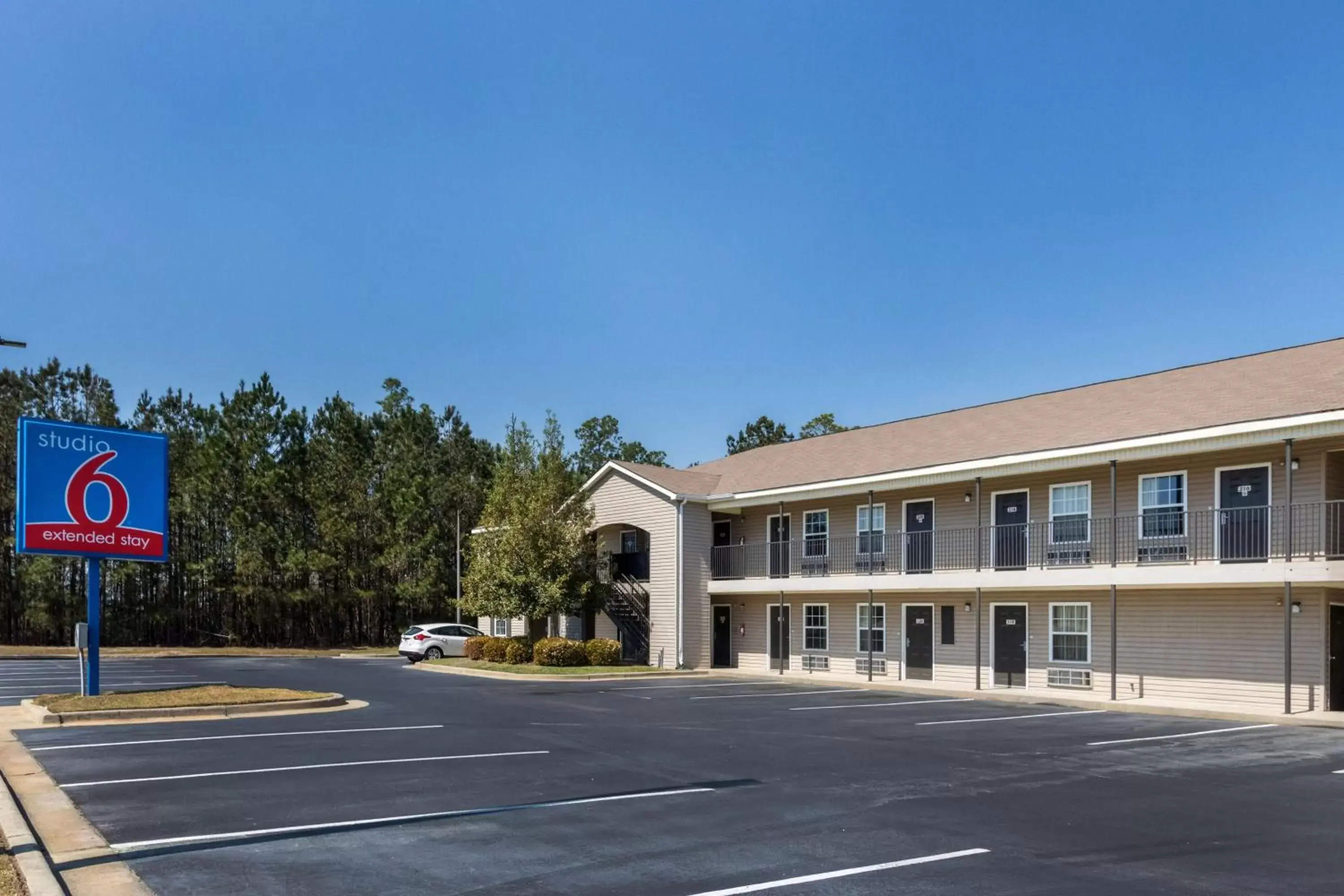 Property Building in Studio 6-Statesboro, GA