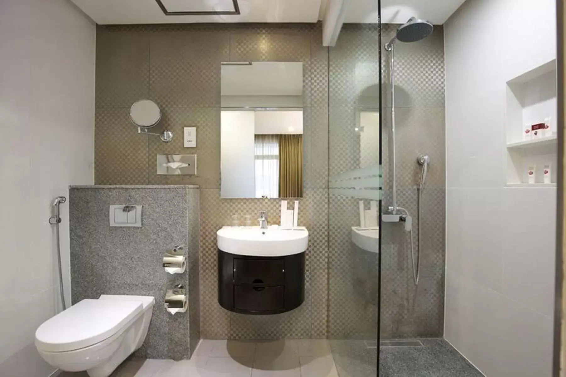 Accessible Deluxe King Room Non Smoking in Wyndham Garden Manama Accessible Deluxe King Room Non Smoking in Wyndham Garden Manama