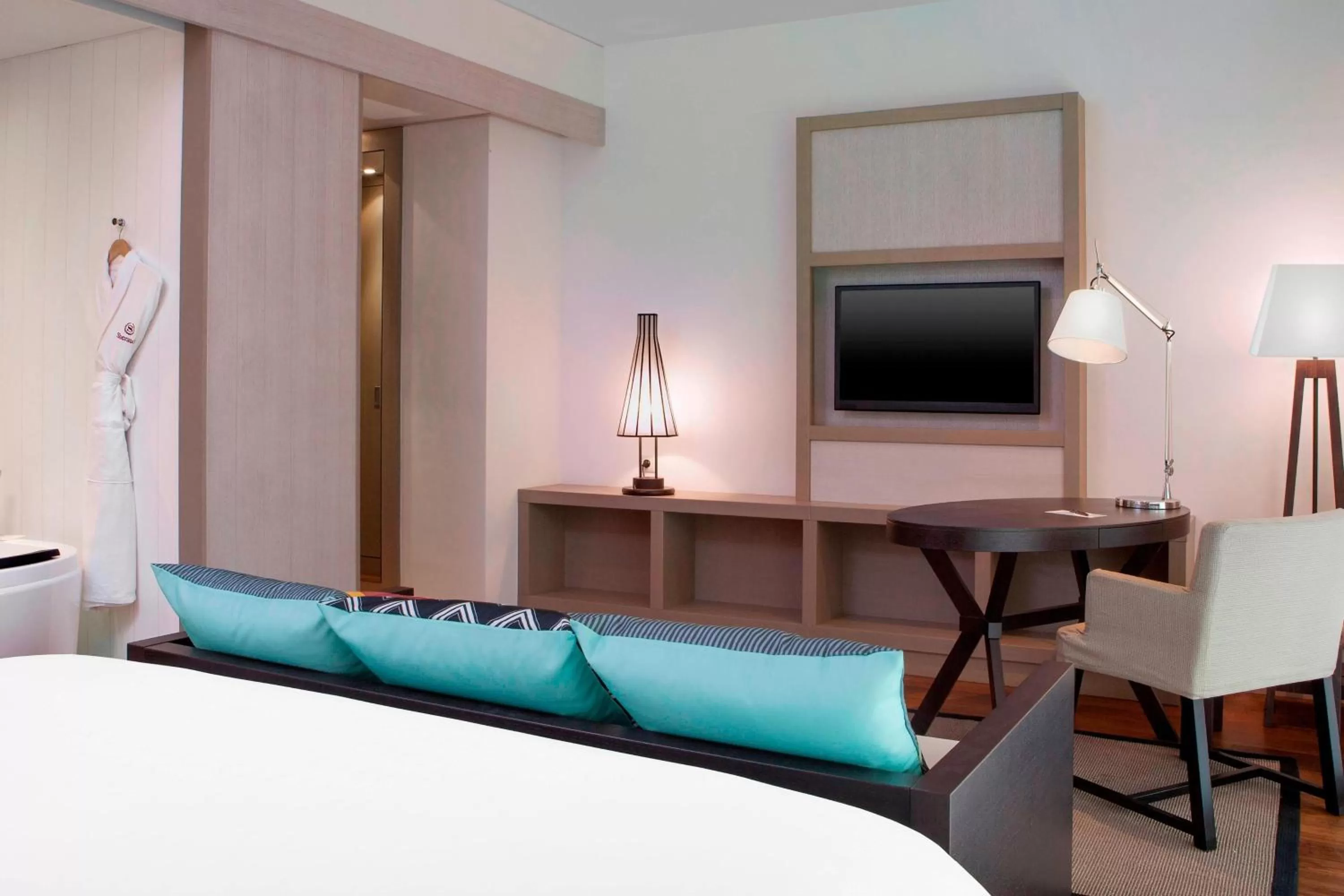 Photo of the whole room, Bed in Sheraton New Caledonia Deva Spa & Golf Resort