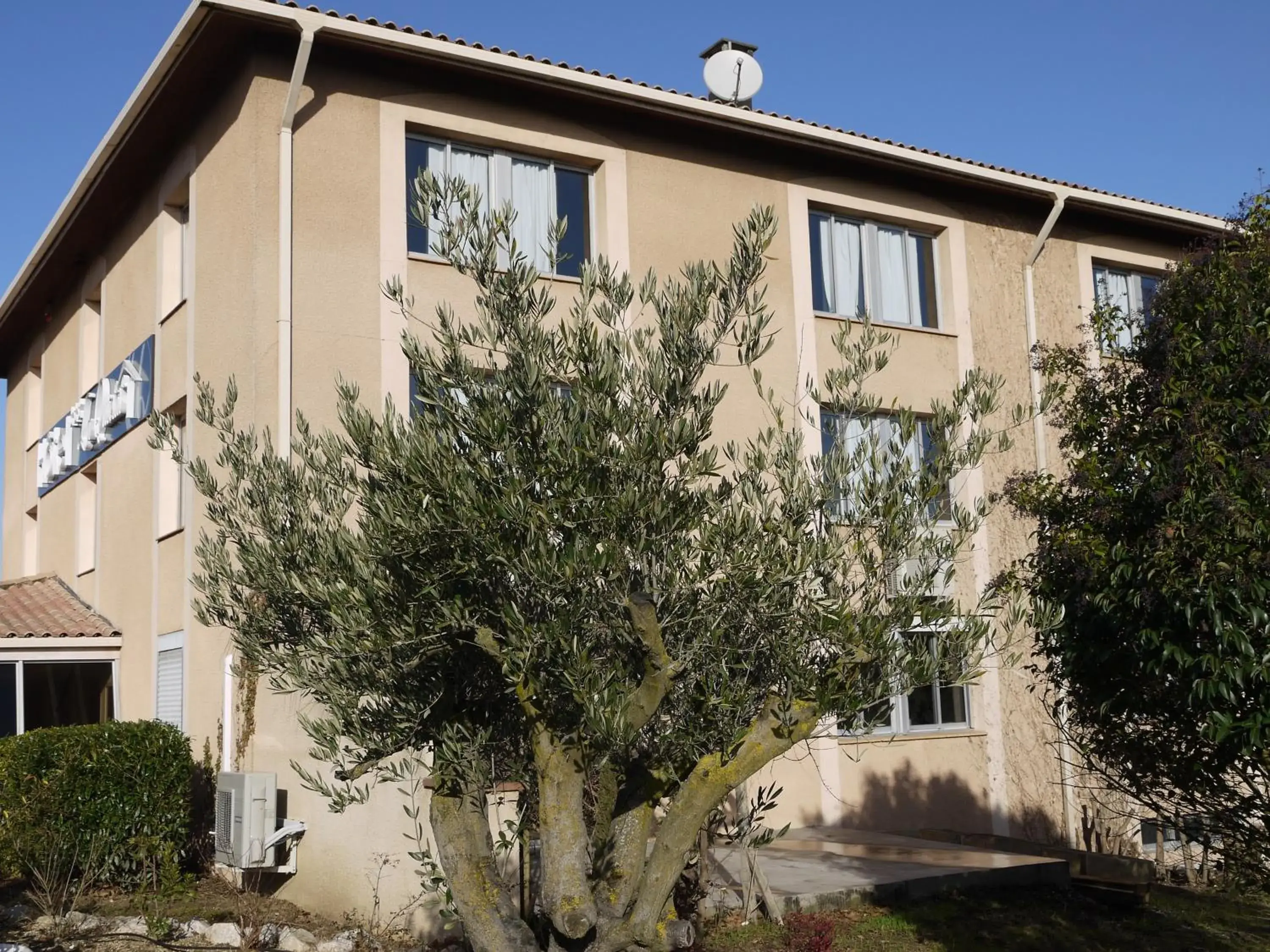 Facade/entrance, Property Building in La Quietat