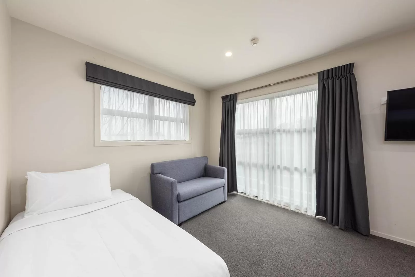 Living room, Bed in 311 Motel Riccarton